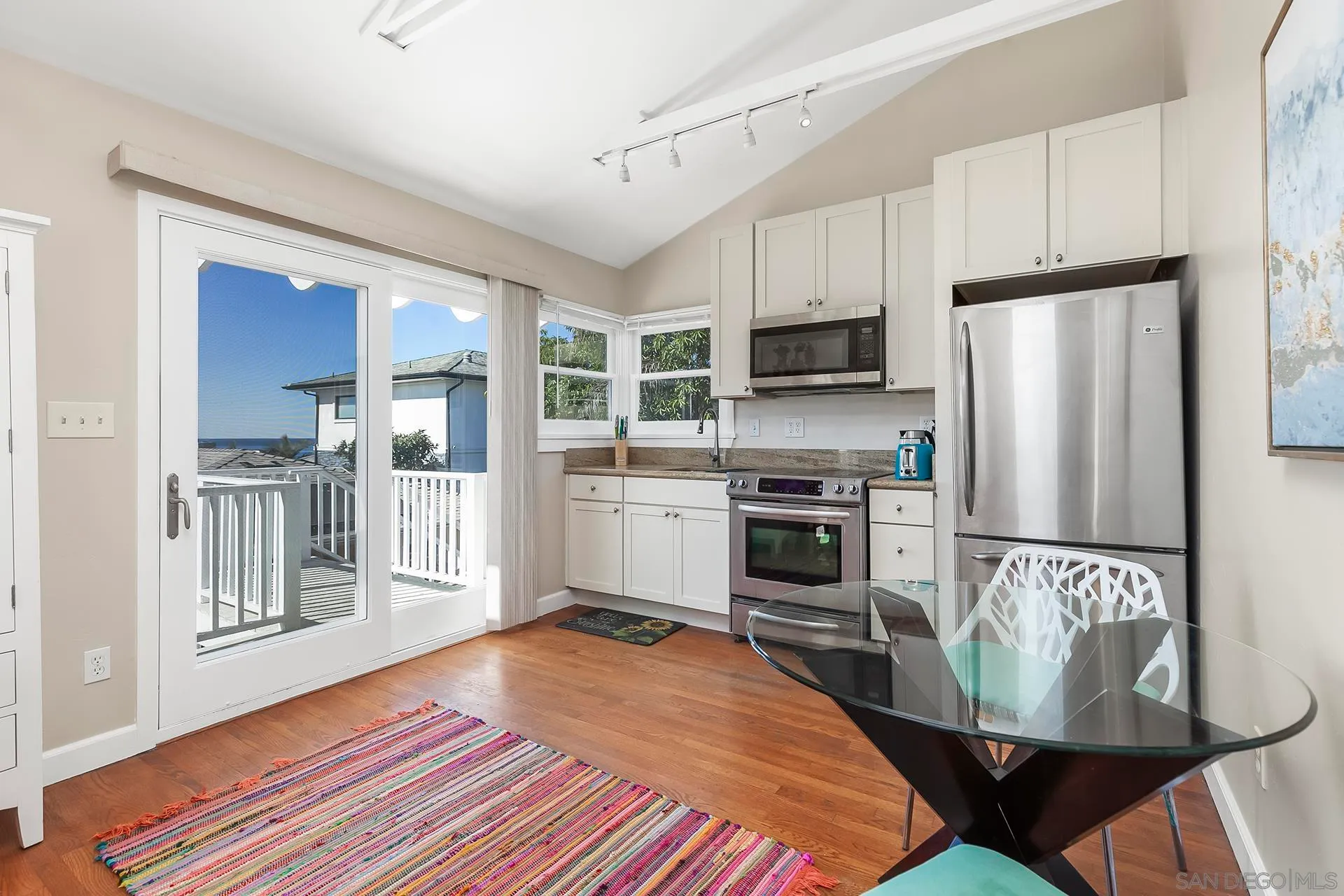 La Jolla, California 92037, United States, 4 Bedrooms Bedrooms, ,2 BathroomsBathrooms,Residential,Active,17540