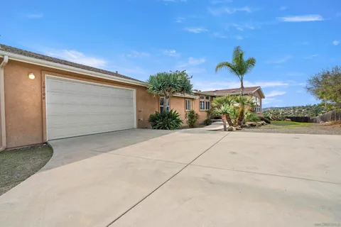 10106 Sierra Madre Rd, Spring Valley, CA 91977 - #: 250020337