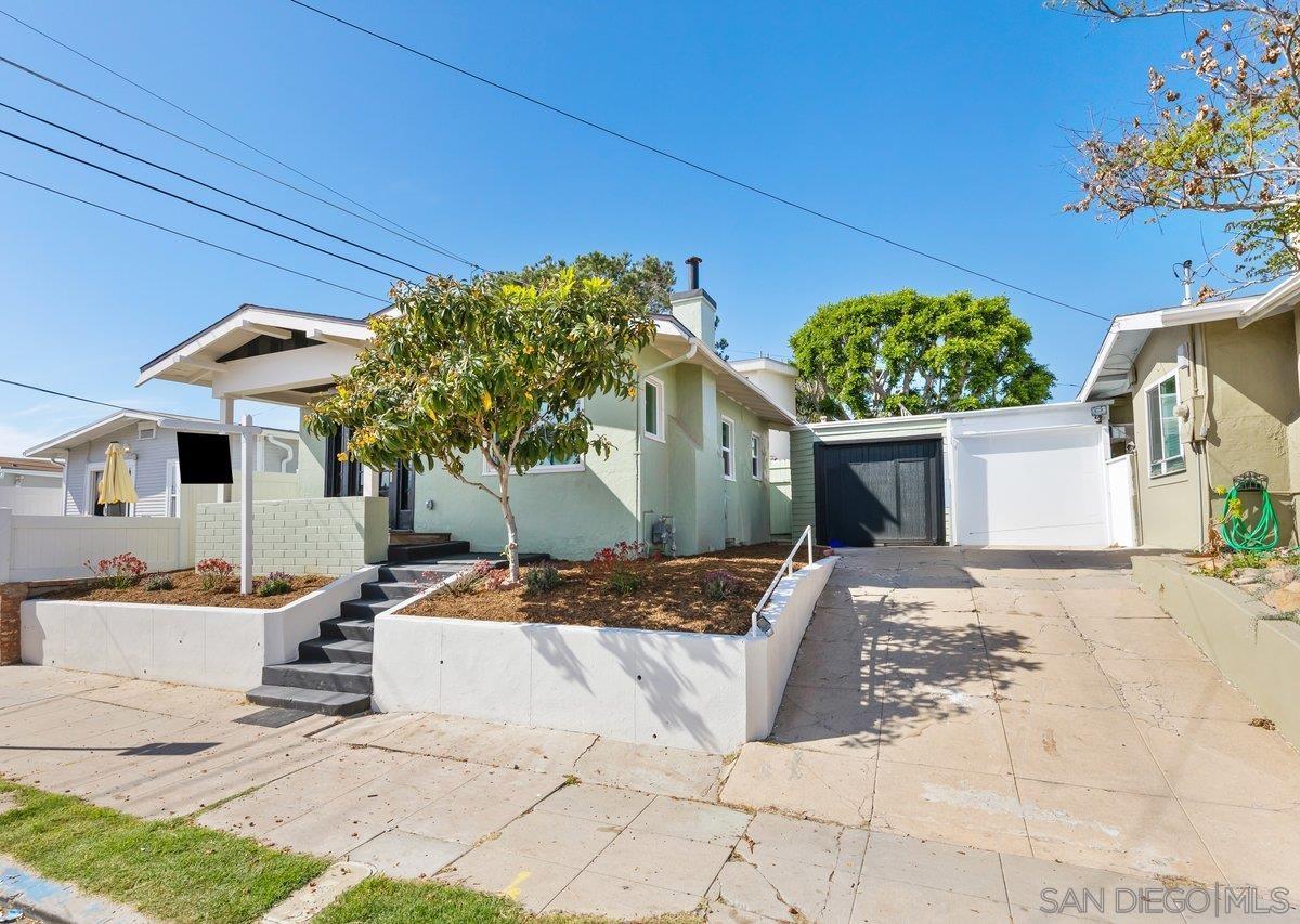 3072 Myrtle Ave