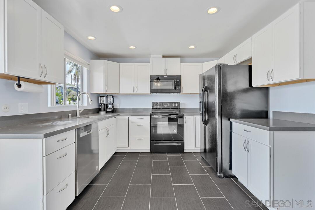 806 E 4Th Ave 8