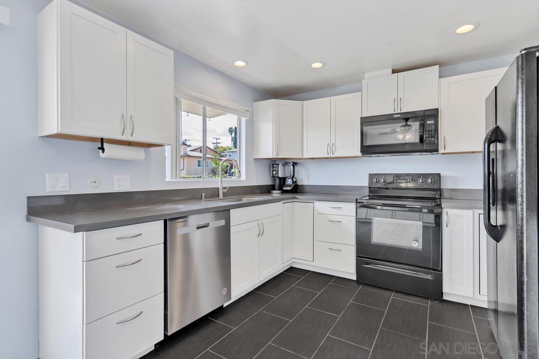 806 E 4Th Ave 8