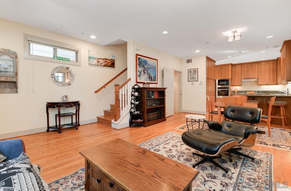 445 E Ave