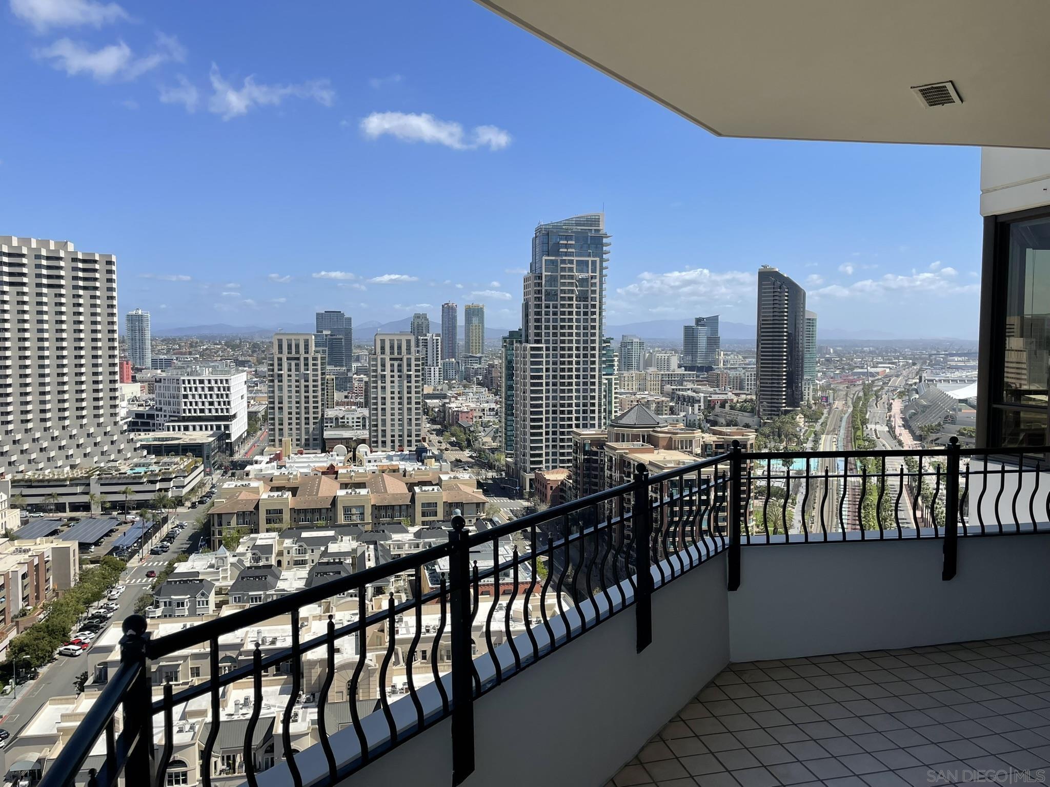 700 W Harbor 2501
