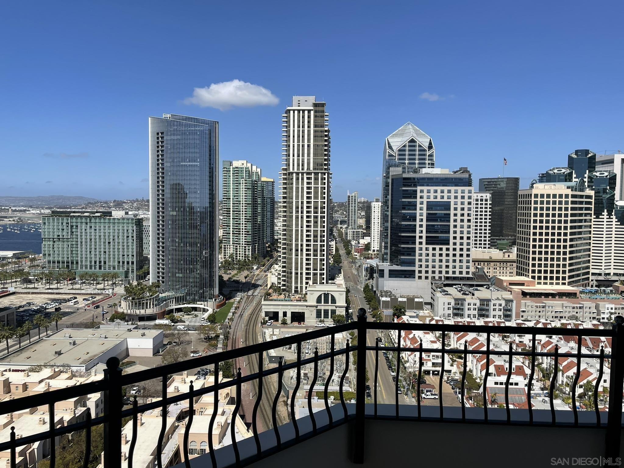 700 W Harbor 2501