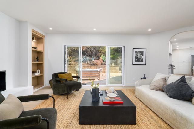 6081 Avenida Chamnez