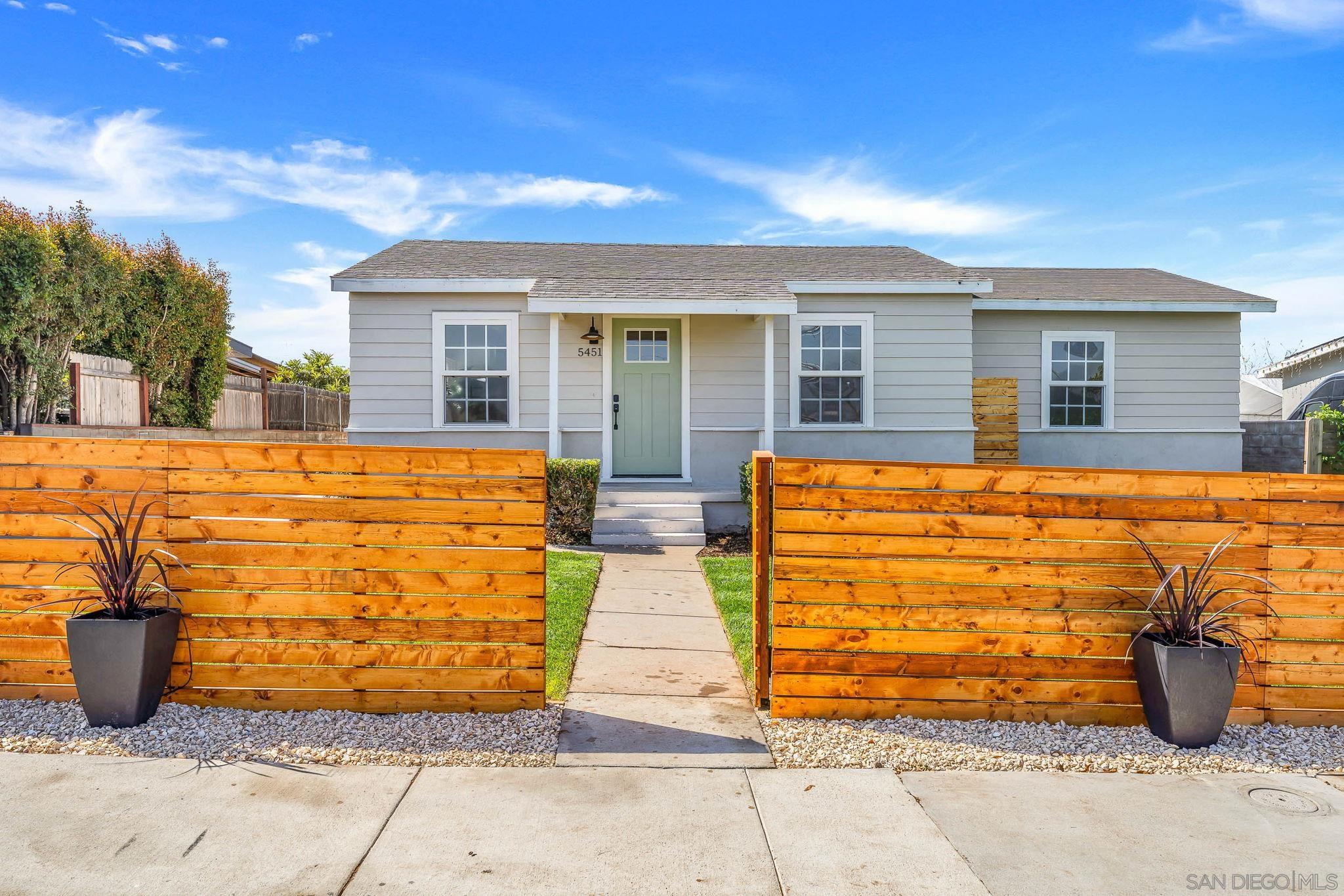 5451 ROSWELL