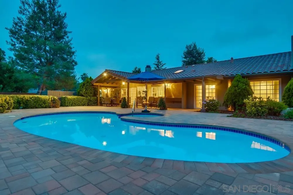 Poway, California 92064, United States, 5 Bedrooms Bedrooms, ,4 BathroomsBathrooms,Residential,Active,145536