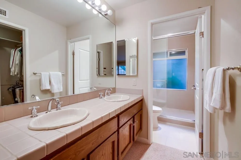 Poway, California 92064, United States, 5 Bedrooms Bedrooms, ,4 BathroomsBathrooms,Residential,Active,145536