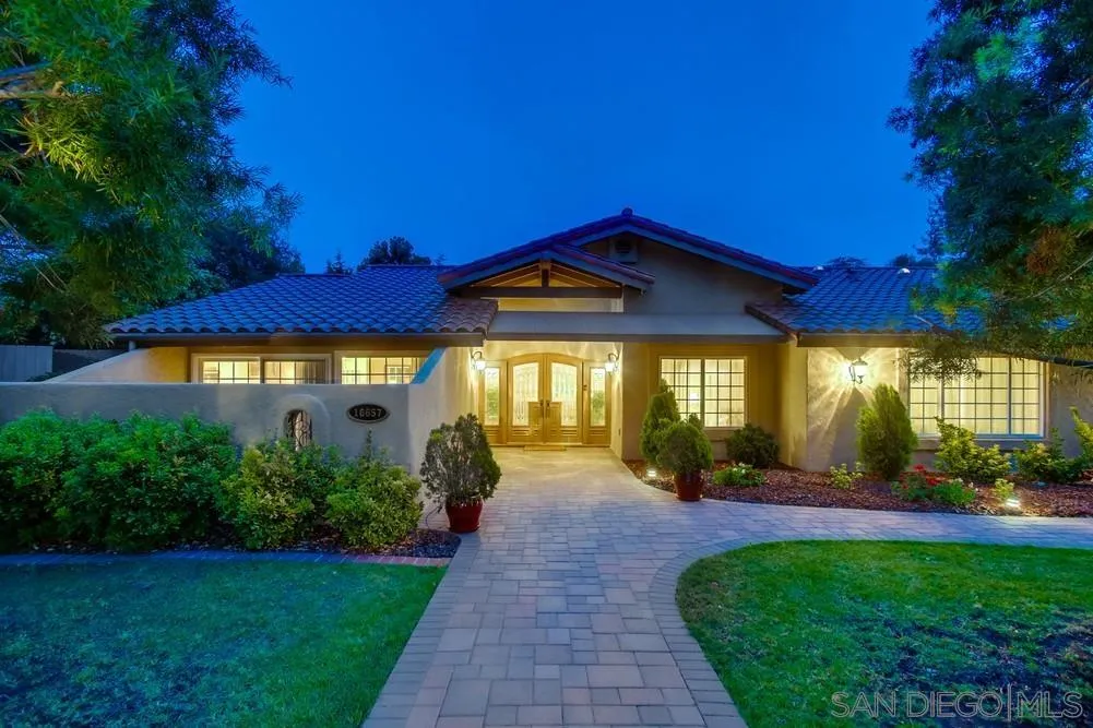 Poway, California 92064, United States, 5 Bedrooms Bedrooms, ,4 BathroomsBathrooms,Residential,Active,145536