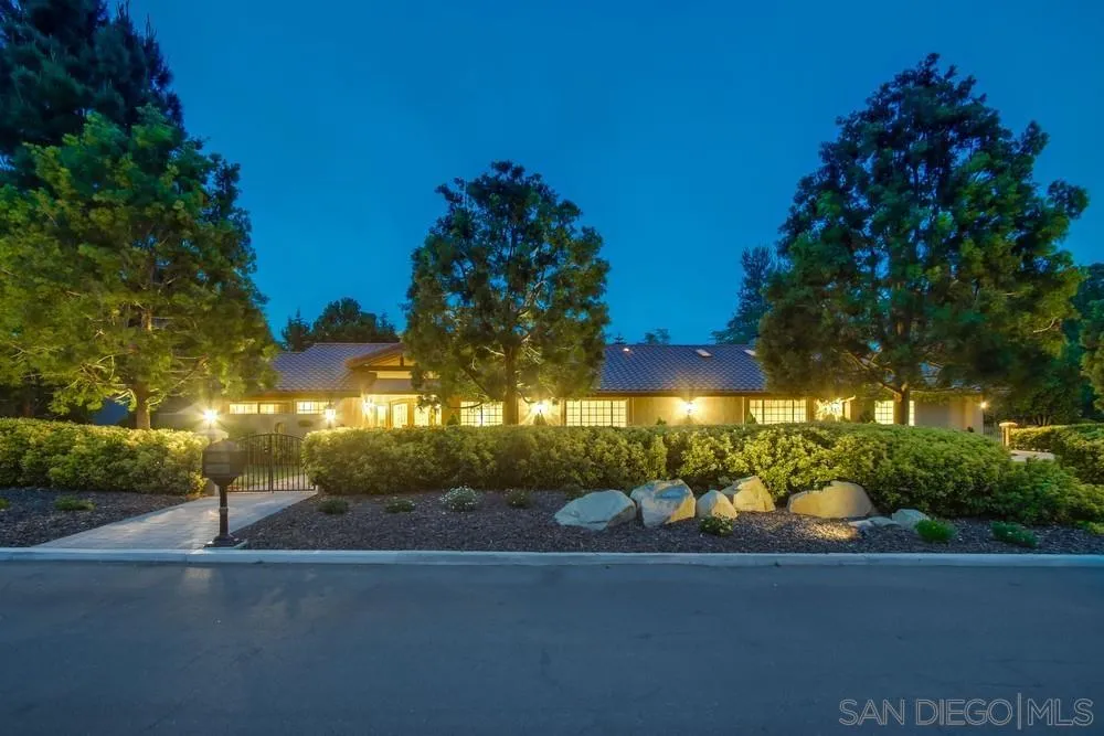 Poway, California 92064, United States, 5 Bedrooms Bedrooms, ,4 BathroomsBathrooms,Residential,Active,145536