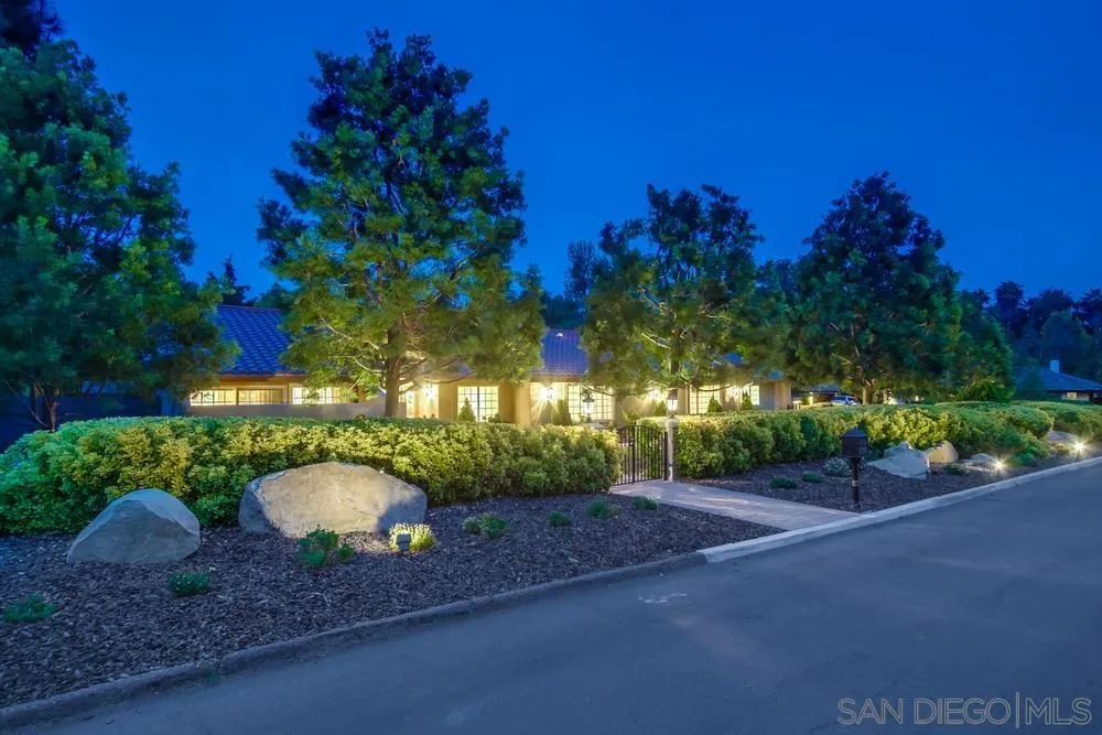 Poway, California 92064, United States, 5 Bedrooms Bedrooms, ,4 BathroomsBathrooms,Residential,Active,145536