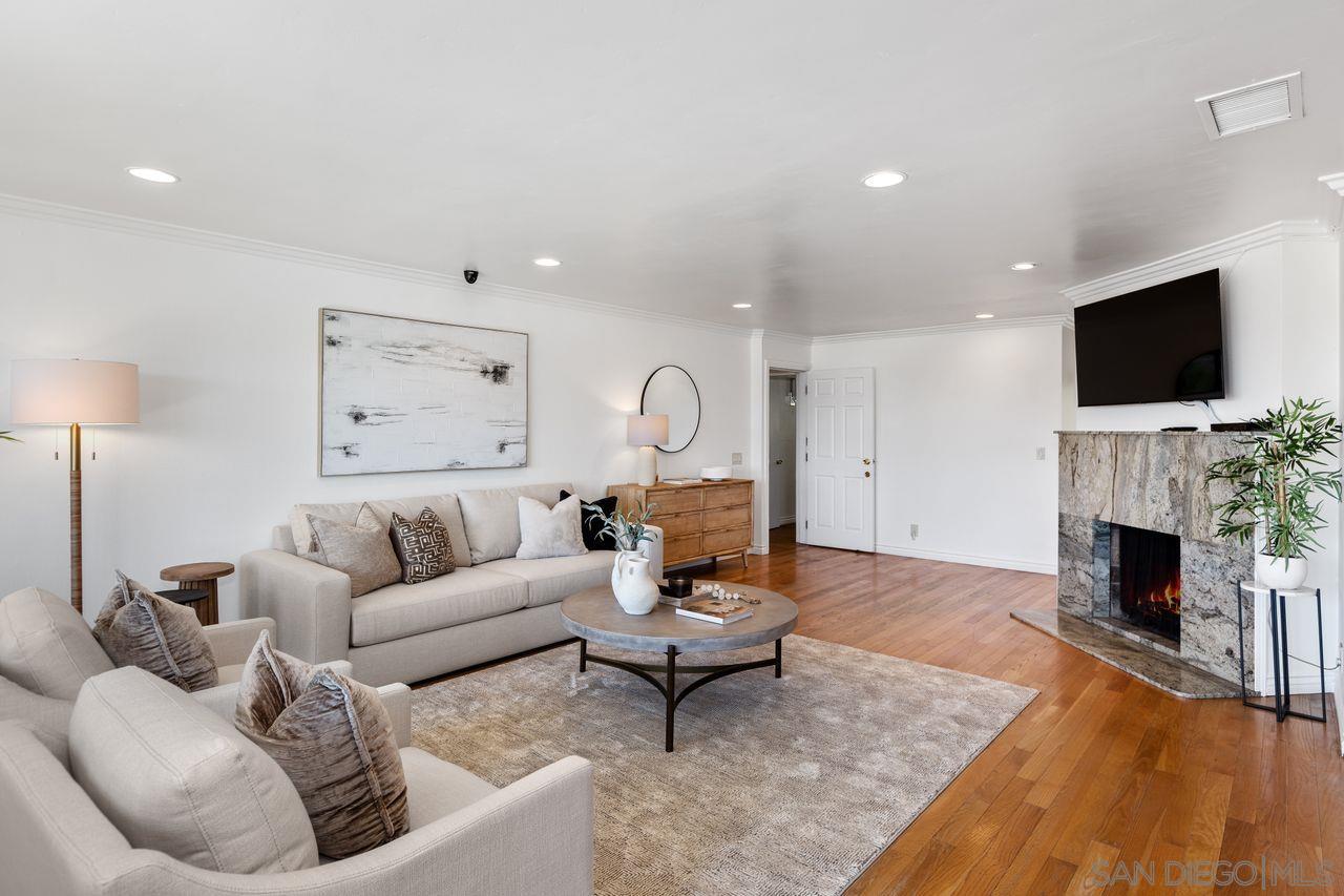 5720 Desert View Drive