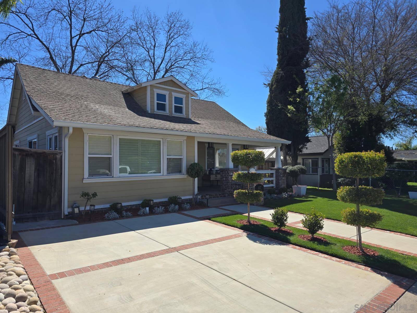 1127 E Grand Ave