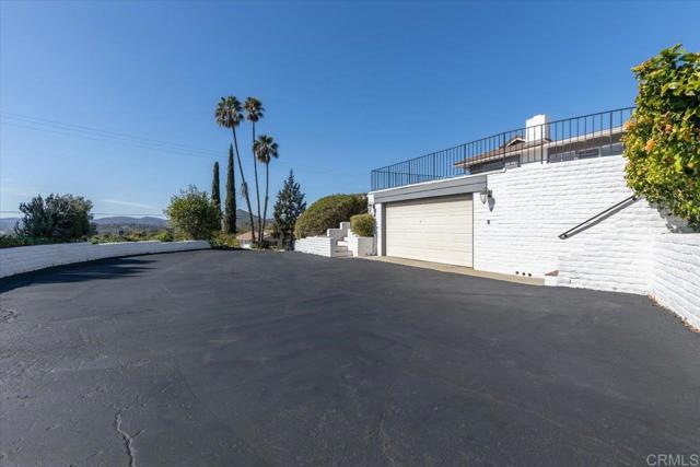 2710 Royal Crest Drive