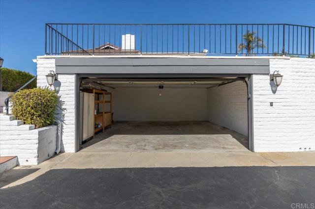 2710 Royal Crest Drive
