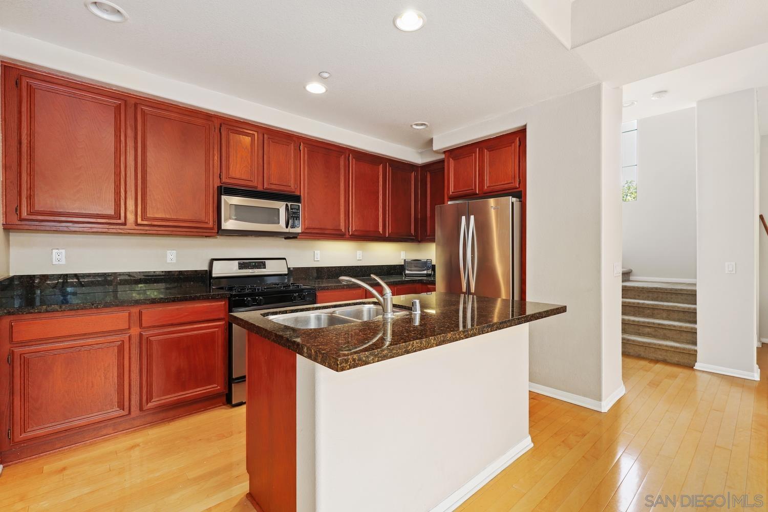 2801 Escala Cir