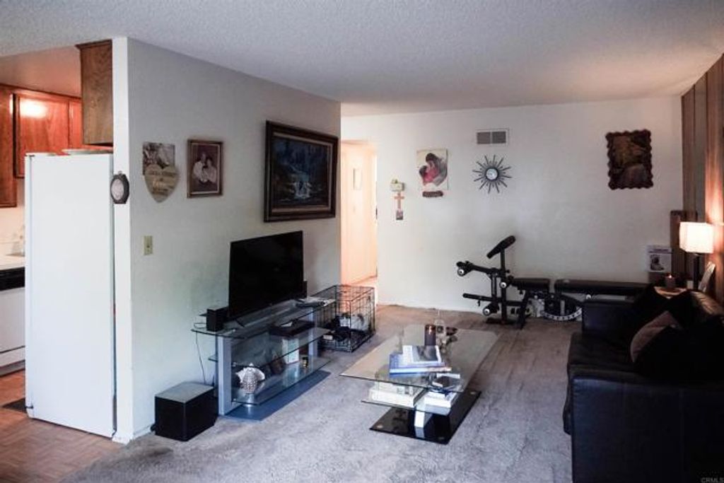 listing image 0