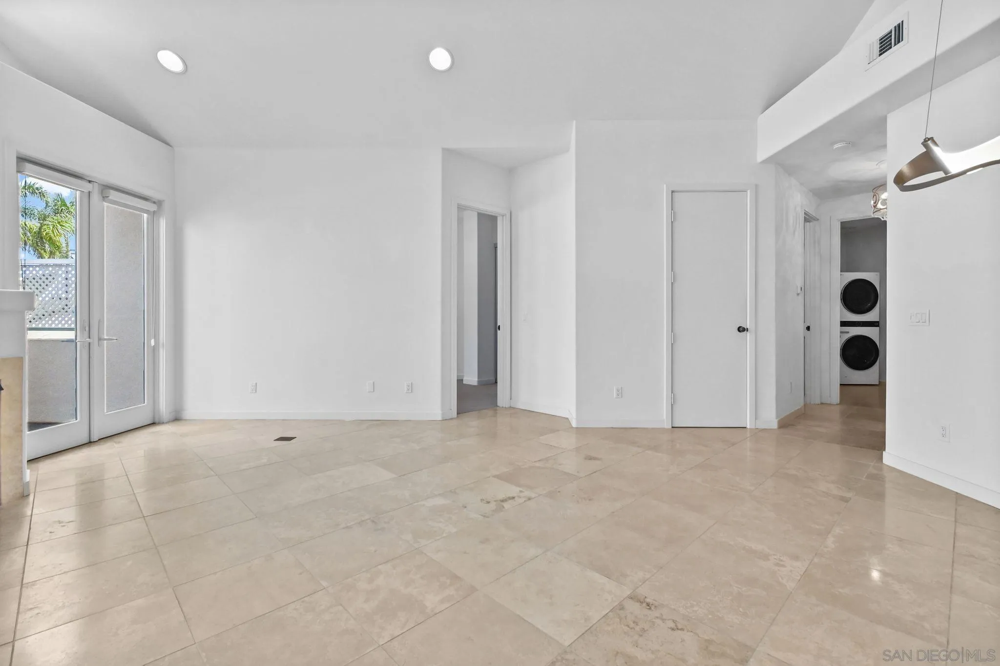 La Jolla, California 92037, United States, 2 Bedrooms Bedrooms, ,2 BathroomsBathrooms,Residential,Active,126392