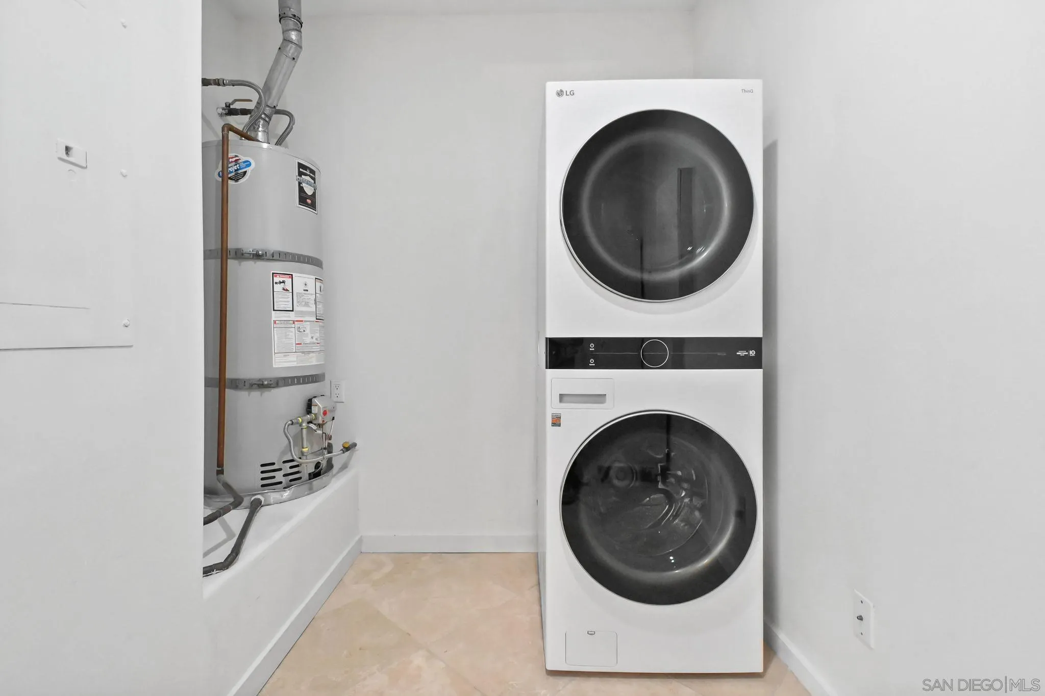 La Jolla, California 92037, United States, 2 Bedrooms Bedrooms, ,2 BathroomsBathrooms,Residential,Active,126392