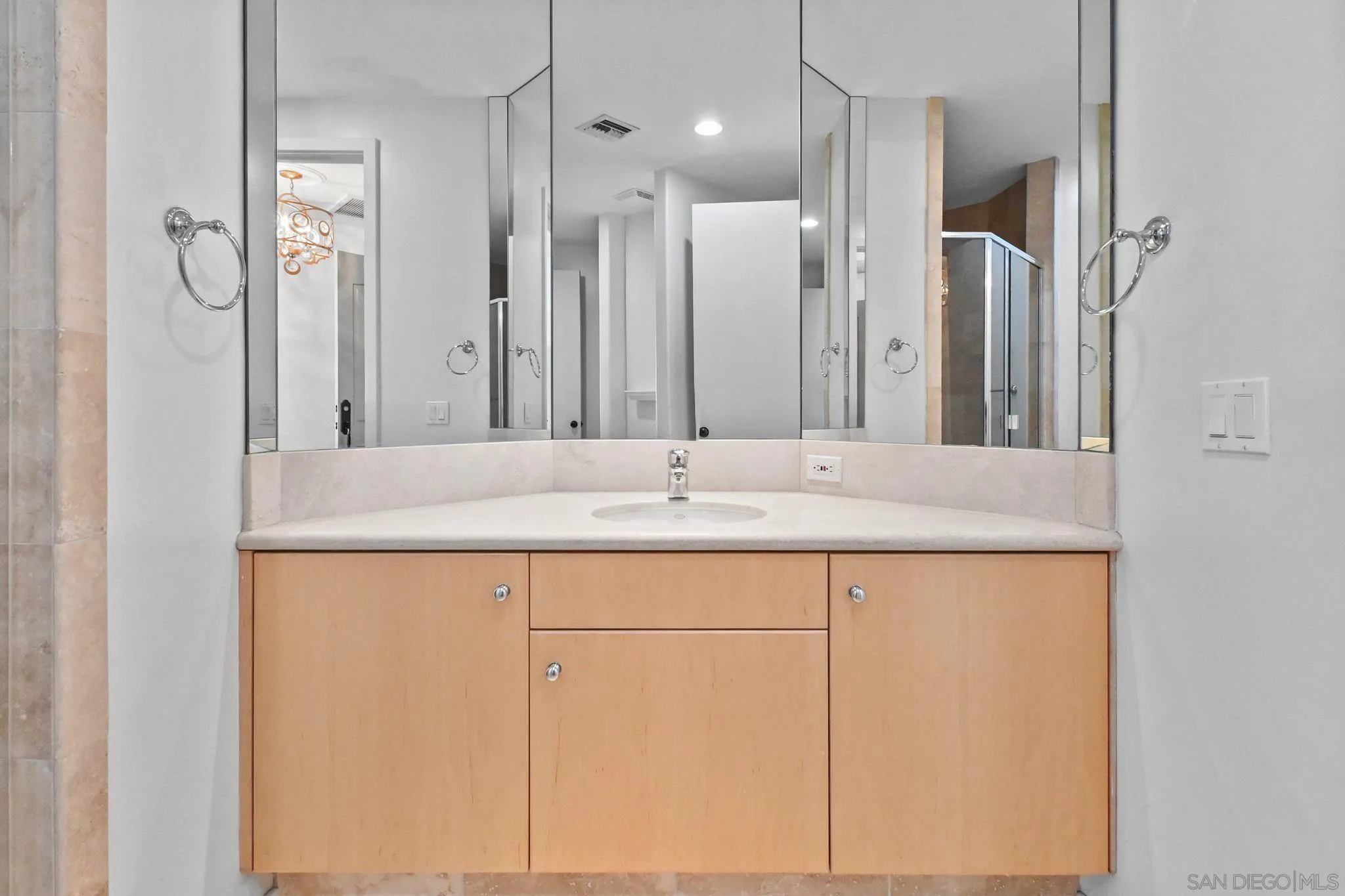 La Jolla, California 92037, United States, 2 Bedrooms Bedrooms, ,2 BathroomsBathrooms,Residential,Active,126392