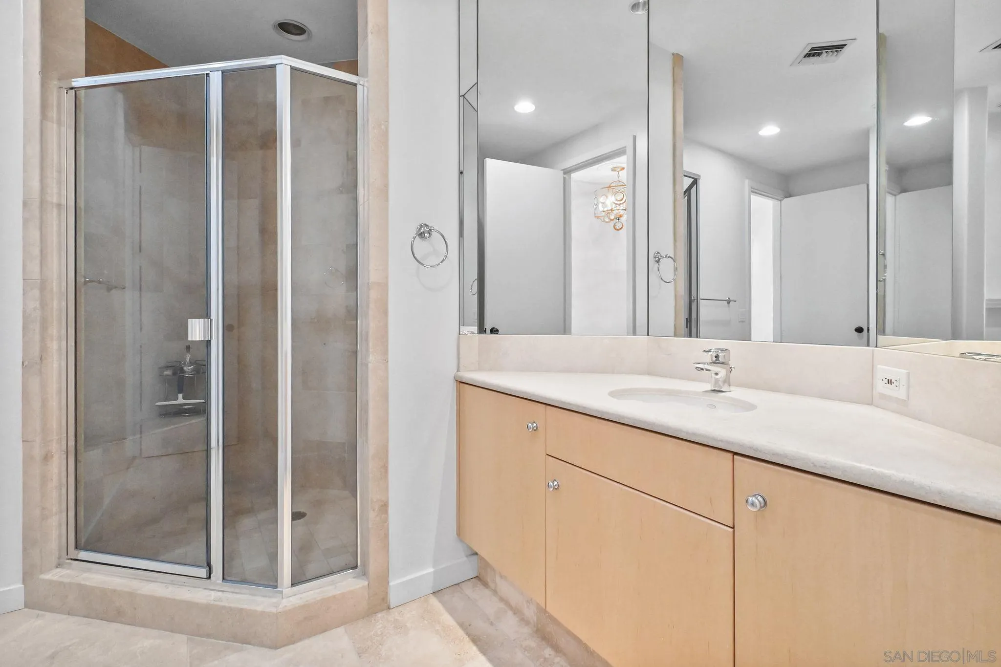 La Jolla, California 92037, United States, 2 Bedrooms Bedrooms, ,2 BathroomsBathrooms,Residential,Active,126392