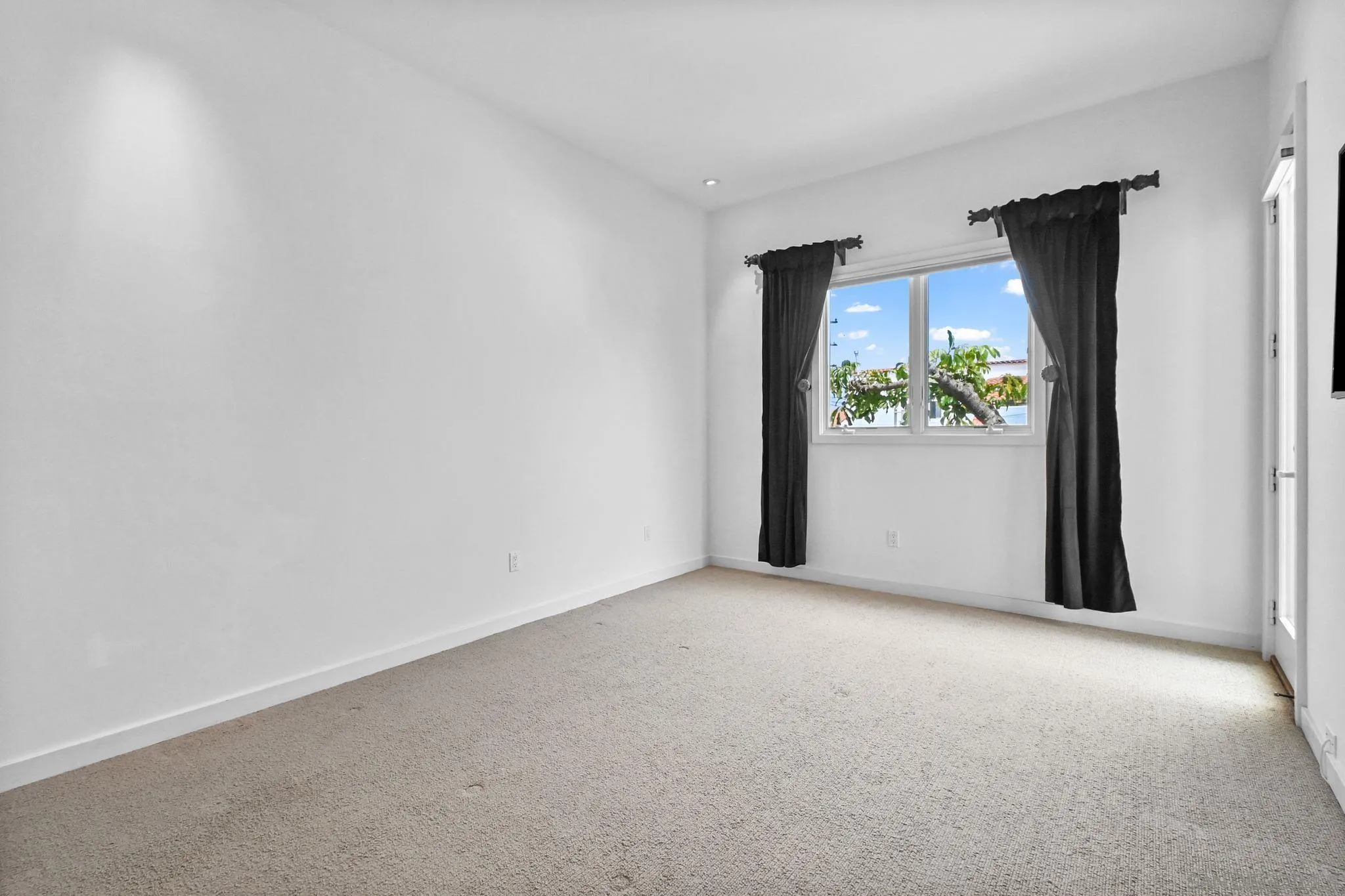 La Jolla, California 92037, United States, 2 Bedrooms Bedrooms, ,2 BathroomsBathrooms,Residential,Active,126392