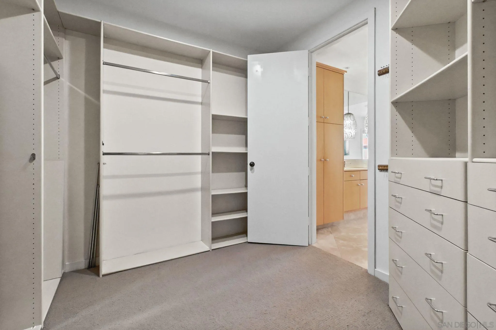 La Jolla, California 92037, United States, 2 Bedrooms Bedrooms, ,2 BathroomsBathrooms,Residential,Active,126392