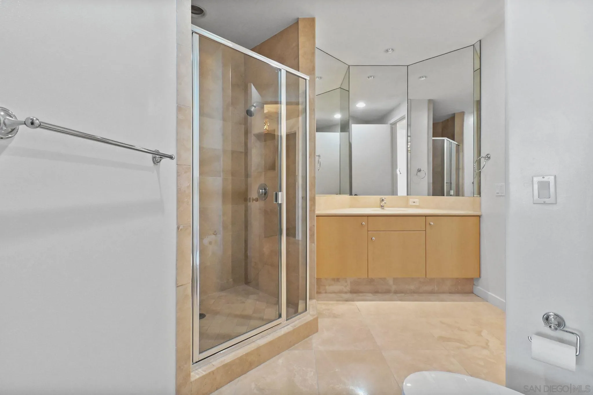 La Jolla, California 92037, United States, 2 Bedrooms Bedrooms, ,2 BathroomsBathrooms,Residential,Active,126392