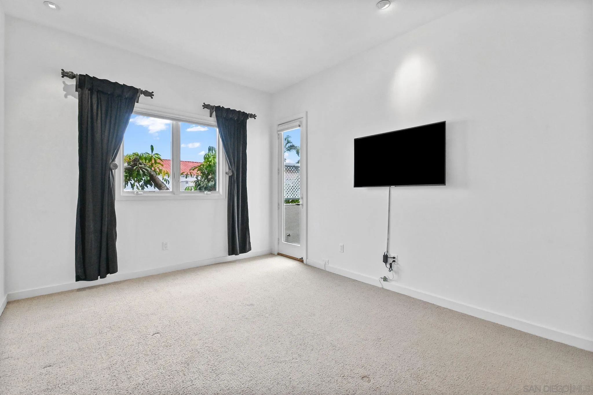 La Jolla, California 92037, United States, 2 Bedrooms Bedrooms, ,2 BathroomsBathrooms,Residential,Active,126392