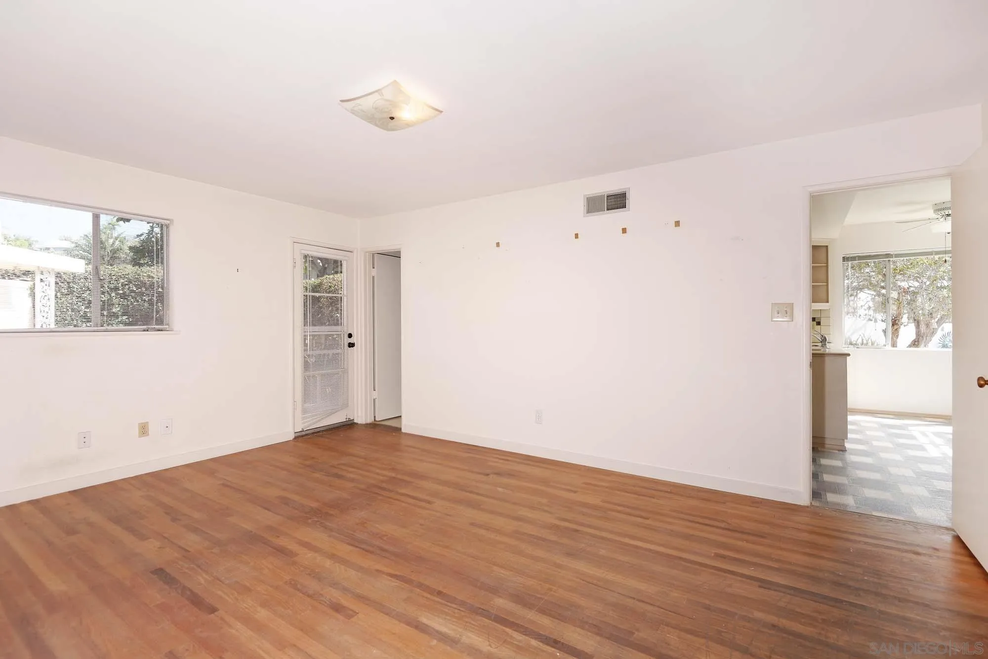 La Jolla, California 92037, United States, 3 Bedrooms Bedrooms, ,2 BathroomsBathrooms,Residential,Pending,18924