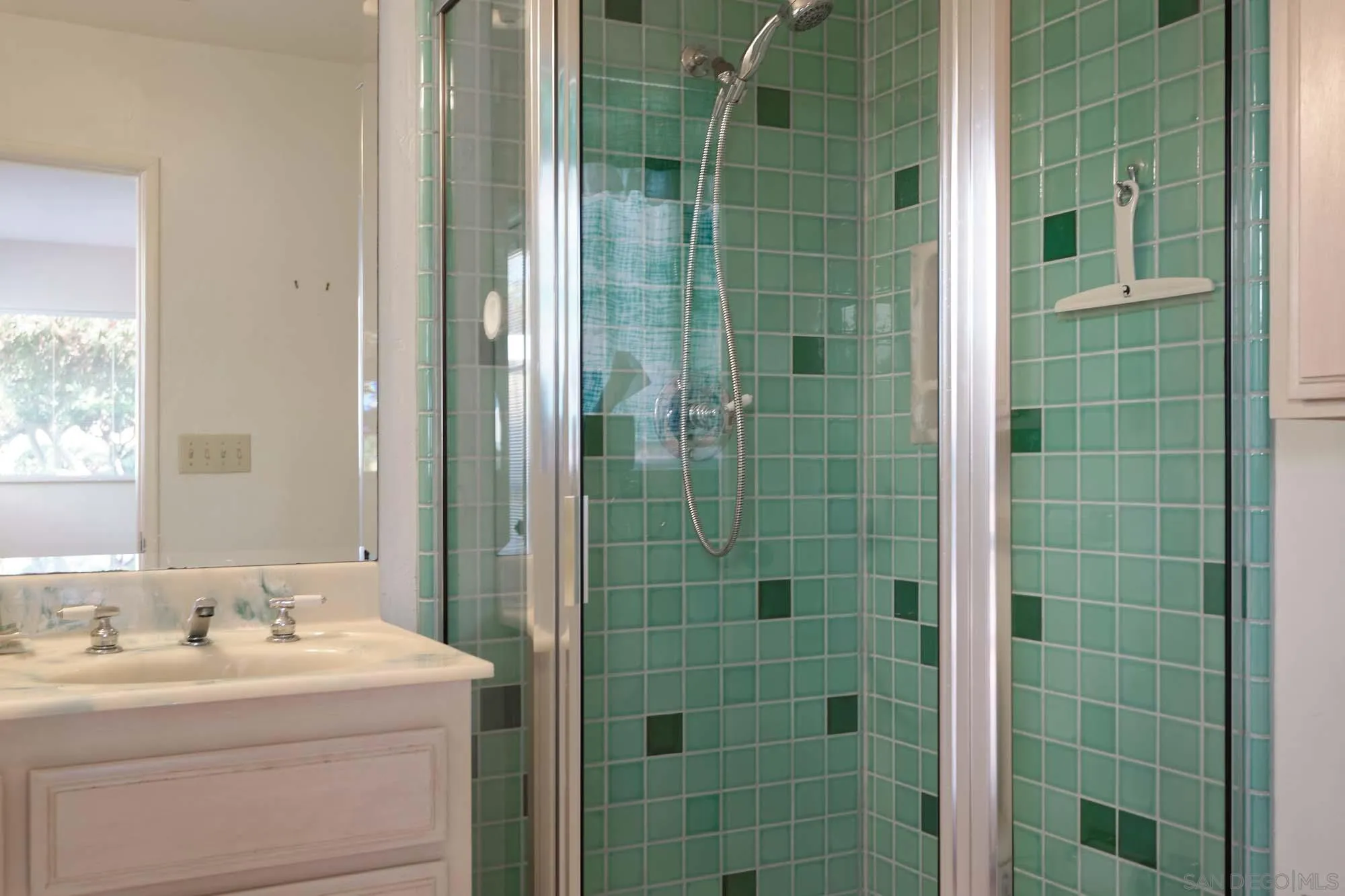 La Jolla, California 92037, United States, 3 Bedrooms Bedrooms, ,2 BathroomsBathrooms,Residential,Pending,18924