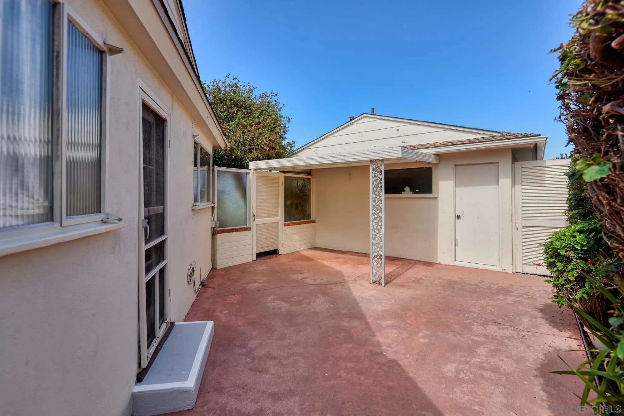 La Jolla, California 92037, United States, 3 Bedrooms Bedrooms, ,2 BathroomsBathrooms,Residential,Pending,18924