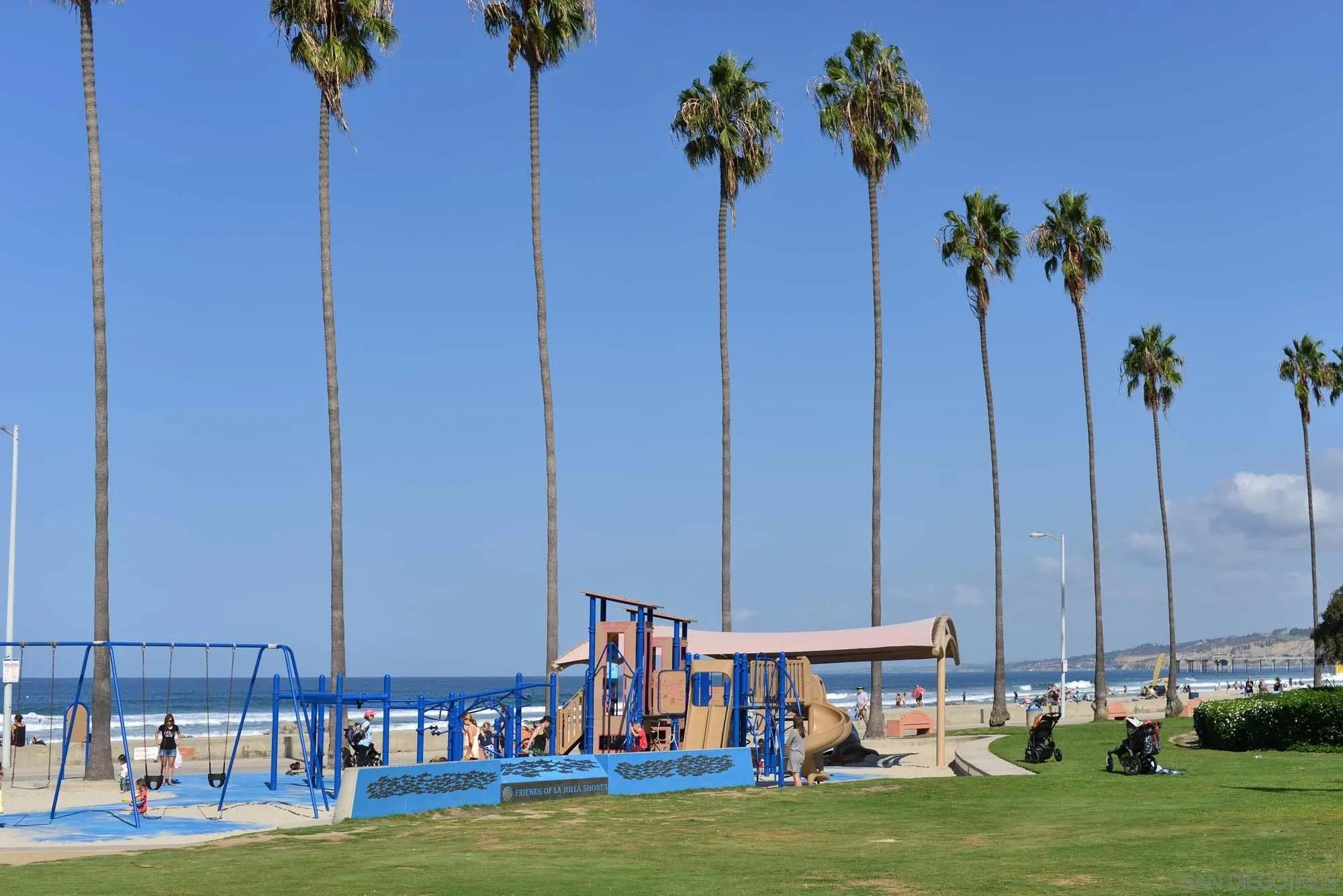 La Jolla, California 92037, United States, 3 Bedrooms Bedrooms, ,2 BathroomsBathrooms,Residential,Pending,18924