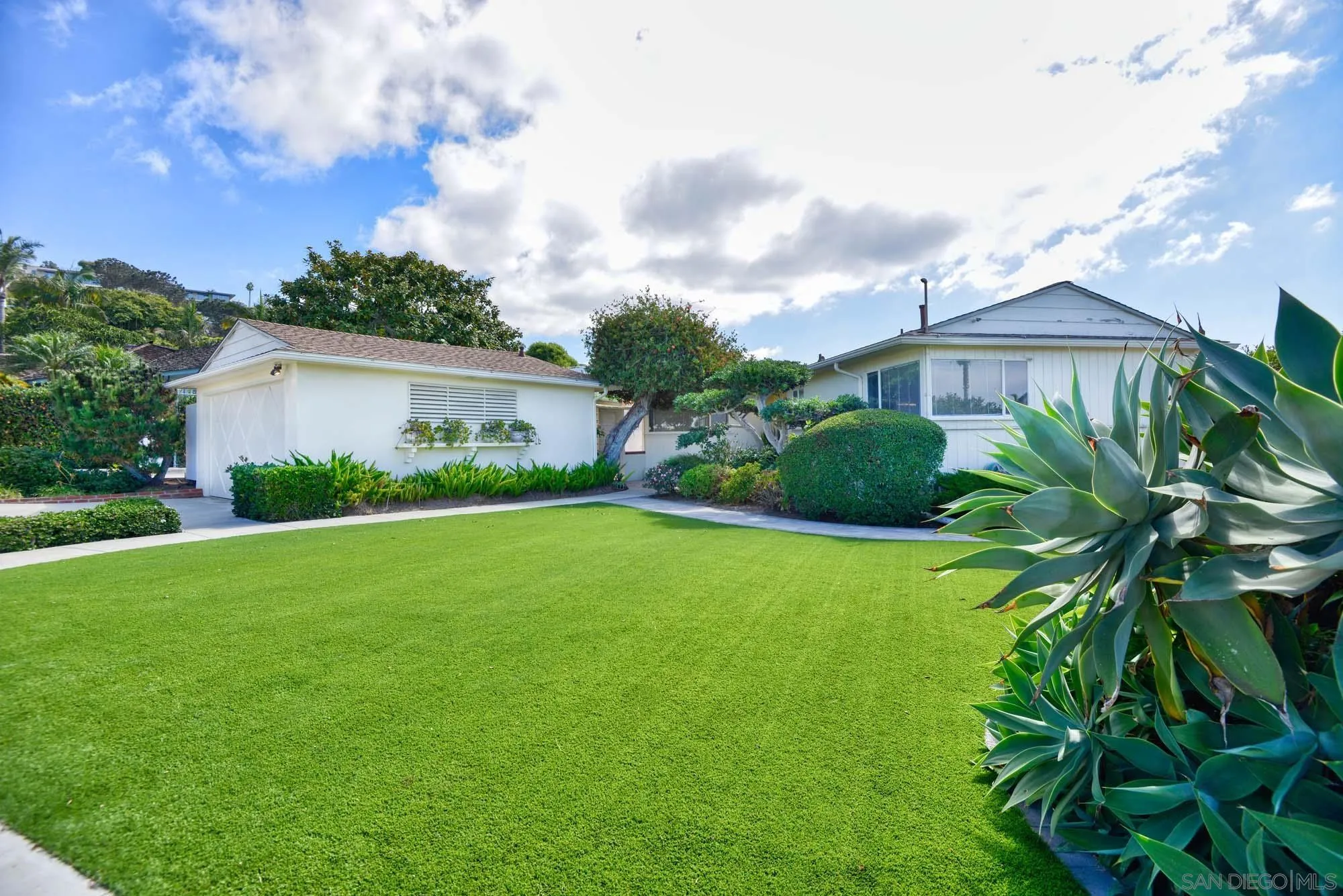 La Jolla, California 92037, United States, 3 Bedrooms Bedrooms, ,2 BathroomsBathrooms,Residential,Pending,18924