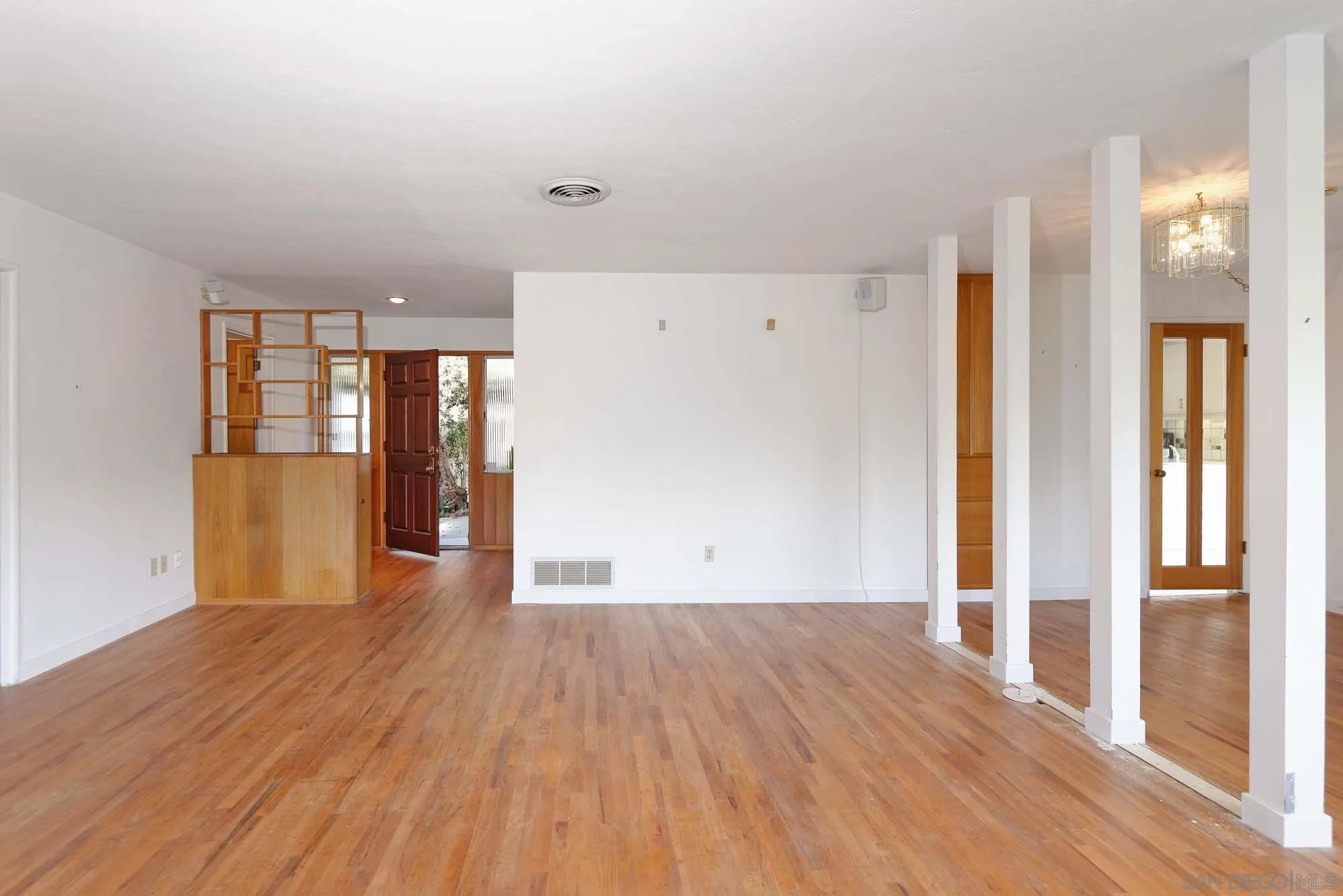 La Jolla, California 92037, United States, 3 Bedrooms Bedrooms, ,2 BathroomsBathrooms,Residential,Pending,18924