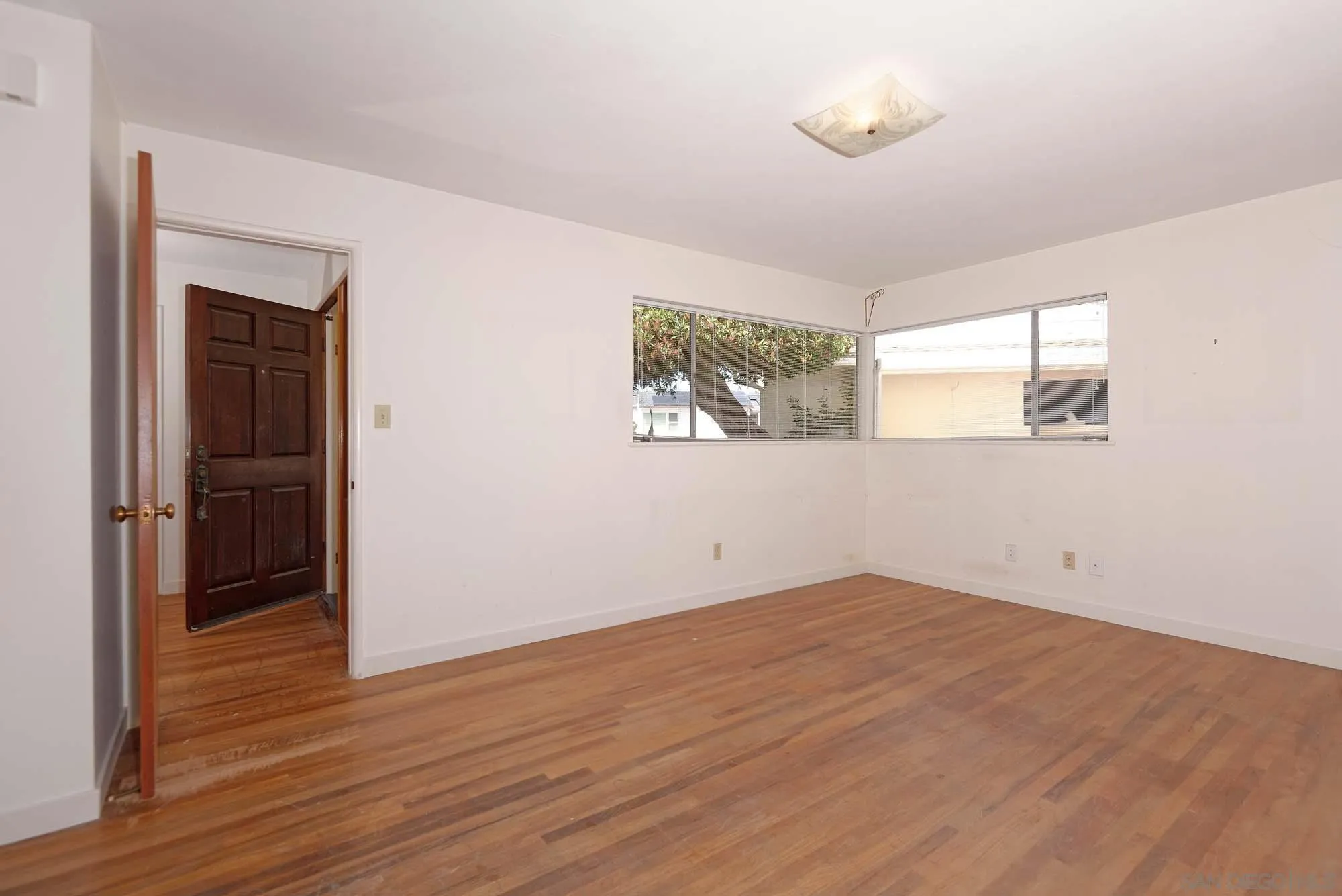 La Jolla, California 92037, United States, 3 Bedrooms Bedrooms, ,2 BathroomsBathrooms,Residential,Pending,18924