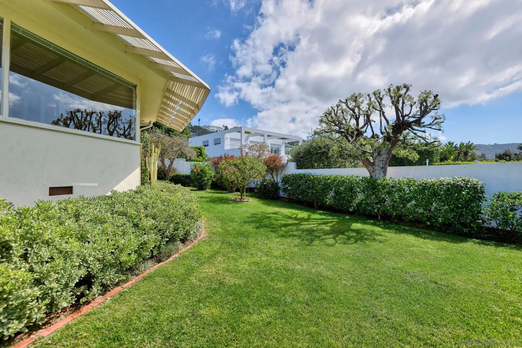 La Jolla, California 92037, United States, 3 Bedrooms Bedrooms, ,2 BathroomsBathrooms,Residential,Pending,18924