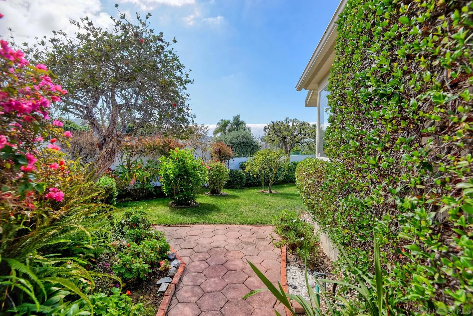 La Jolla, California 92037, United States, 3 Bedrooms Bedrooms, ,2 BathroomsBathrooms,Residential,Pending,18924