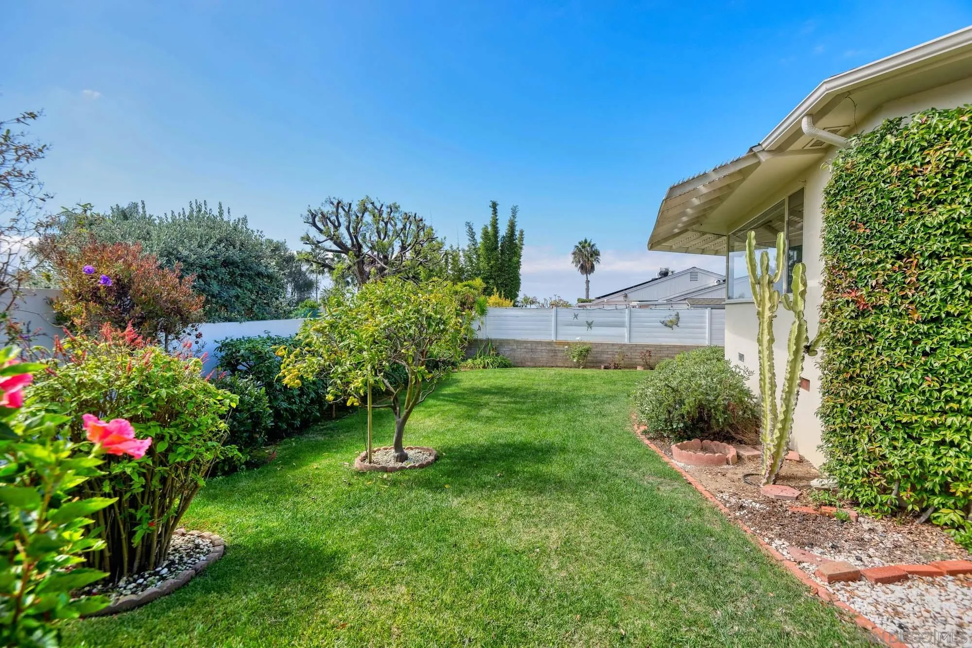 La Jolla, California 92037, United States, 3 Bedrooms Bedrooms, ,2 BathroomsBathrooms,Residential,Pending,18924