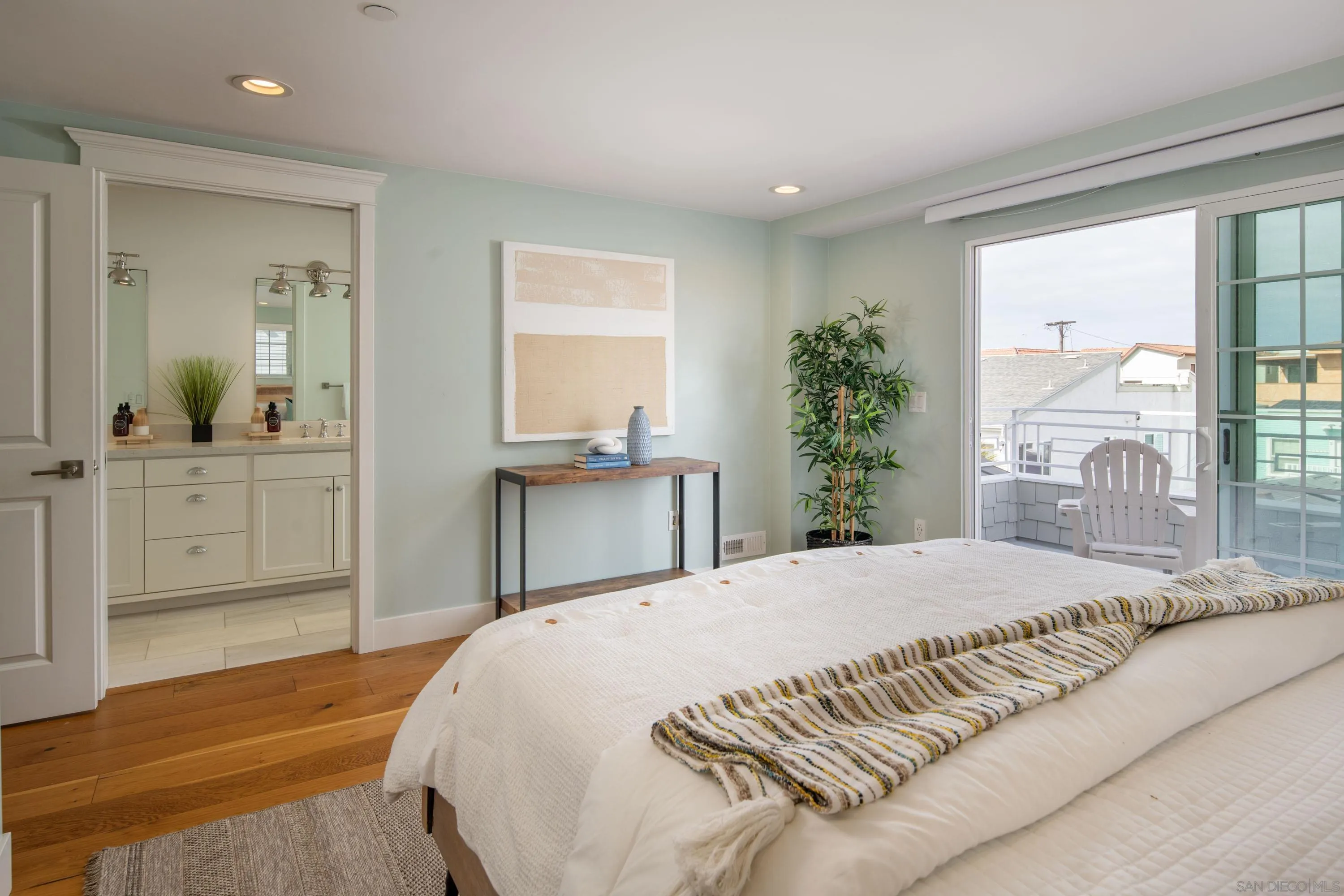 San Diego, California 92109, United States, 3 Bedrooms Bedrooms, ,3 BathroomsBathrooms,Residential,Pending,5498