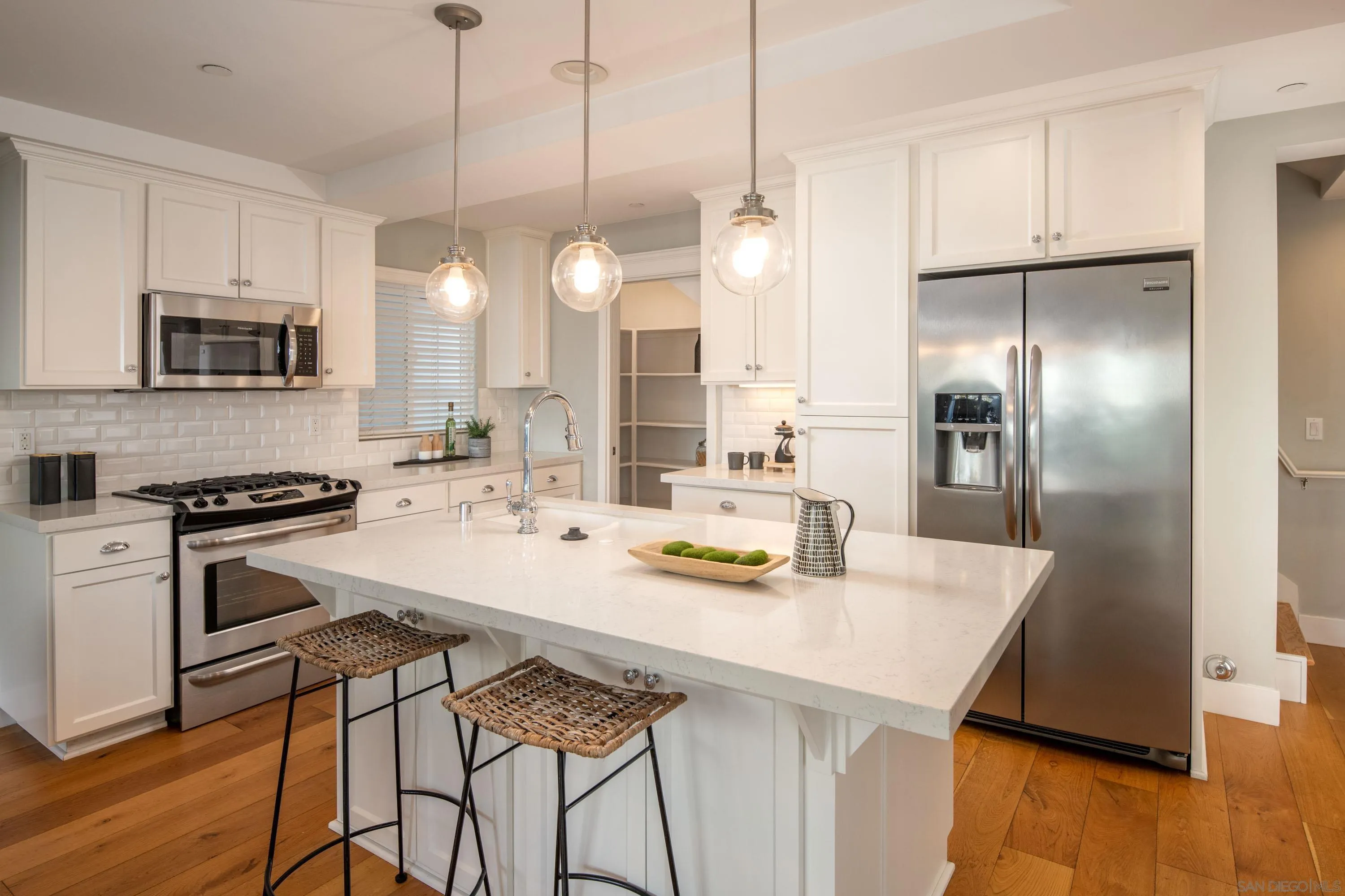 San Diego, California 92109, United States, 3 Bedrooms Bedrooms, ,3 BathroomsBathrooms,Residential,Pending,5498