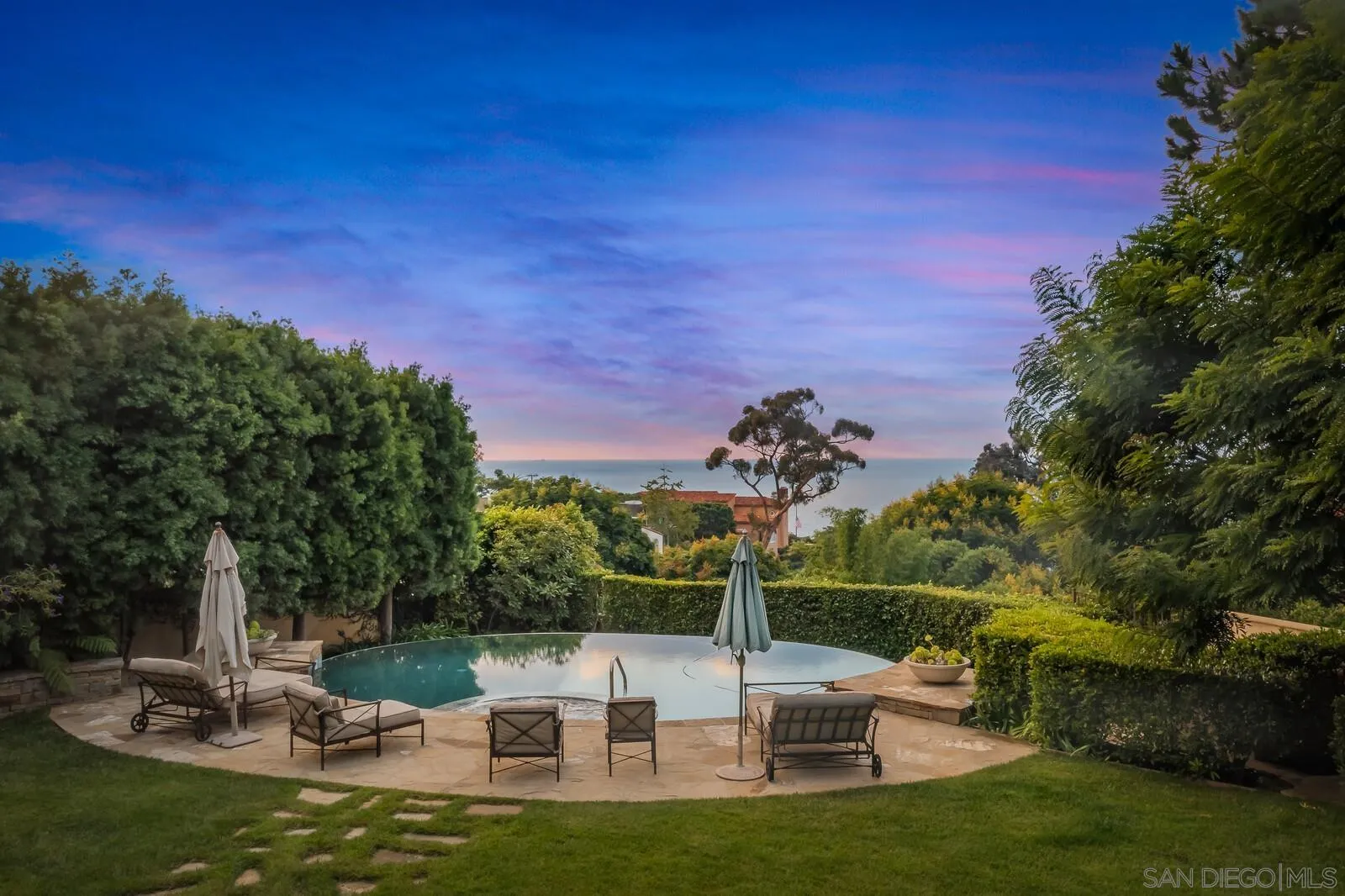 La Jolla, California 92037, United States, 6 Bedrooms Bedrooms, ,8 BathroomsBathrooms,Residential,Pending,5404