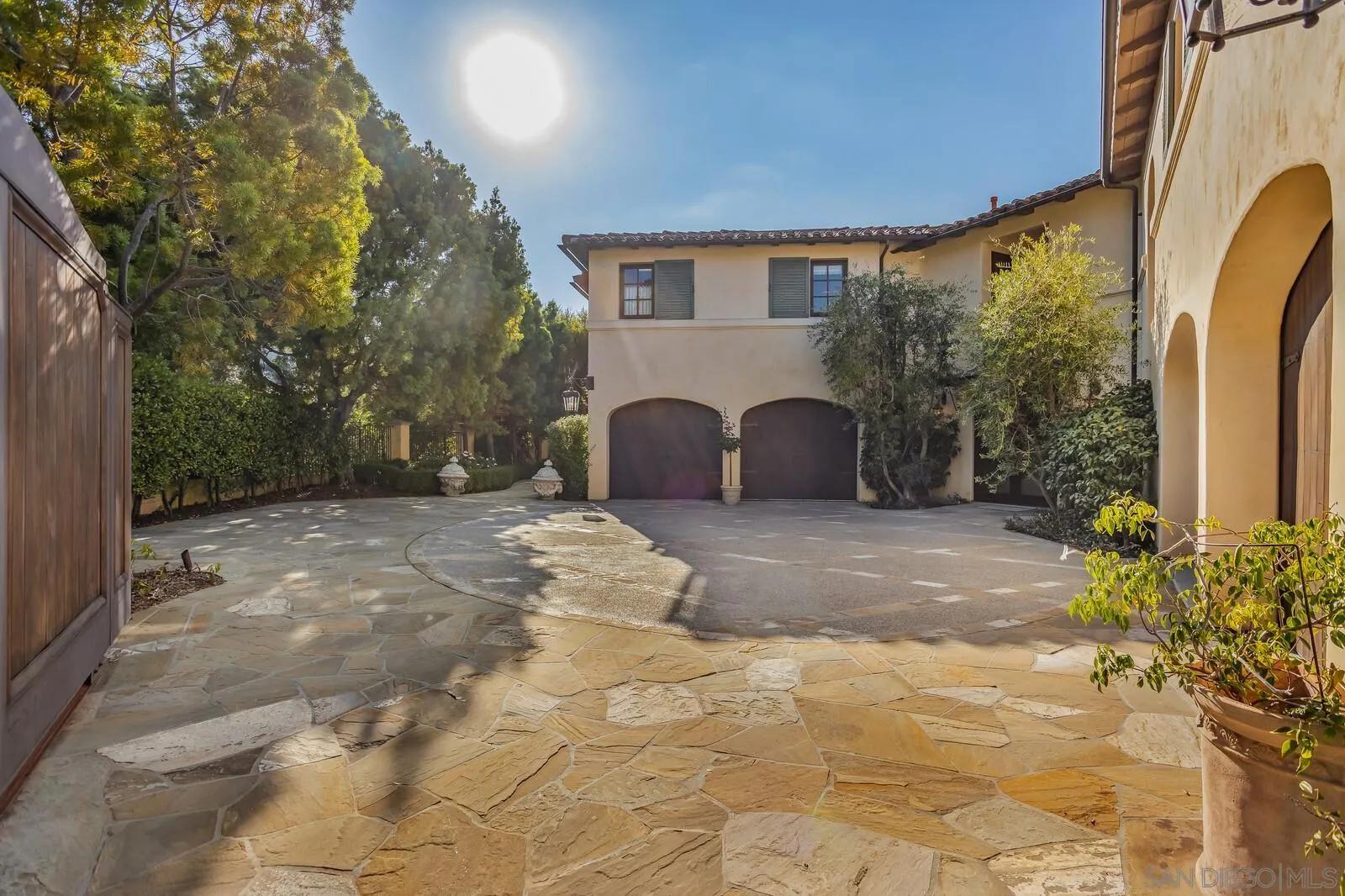 La Jolla, California 92037, United States, 6 Bedrooms Bedrooms, ,8 BathroomsBathrooms,Residential,Pending,5404