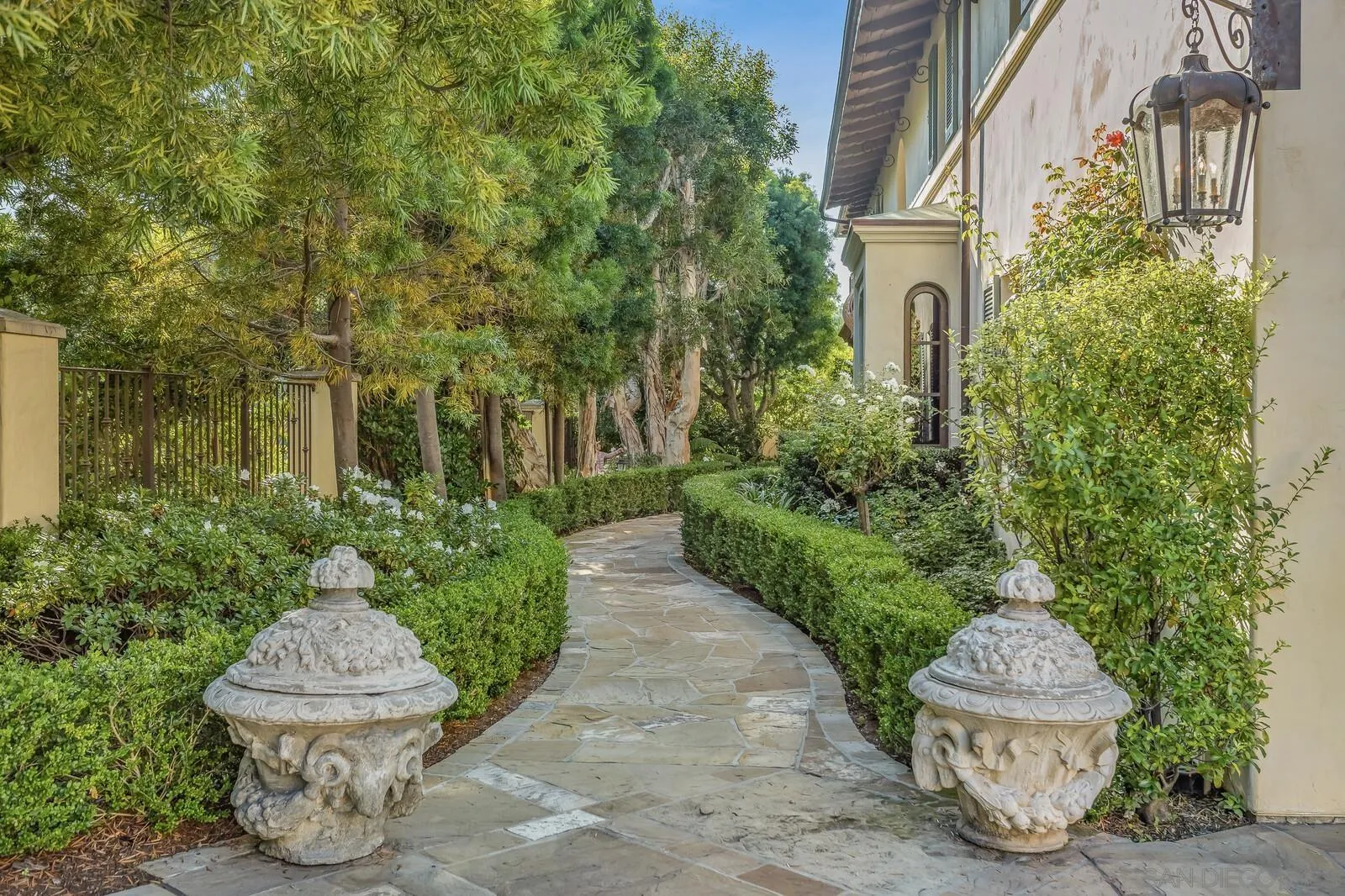 La Jolla, California 92037, United States, 6 Bedrooms Bedrooms, ,8 BathroomsBathrooms,Residential,Pending,5404