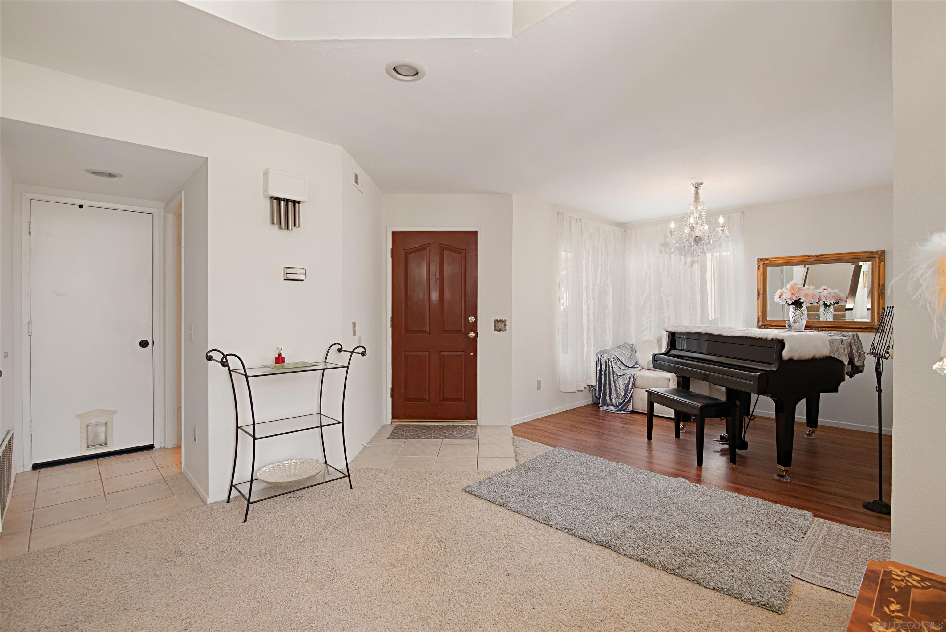 8695 Rideabout Ln