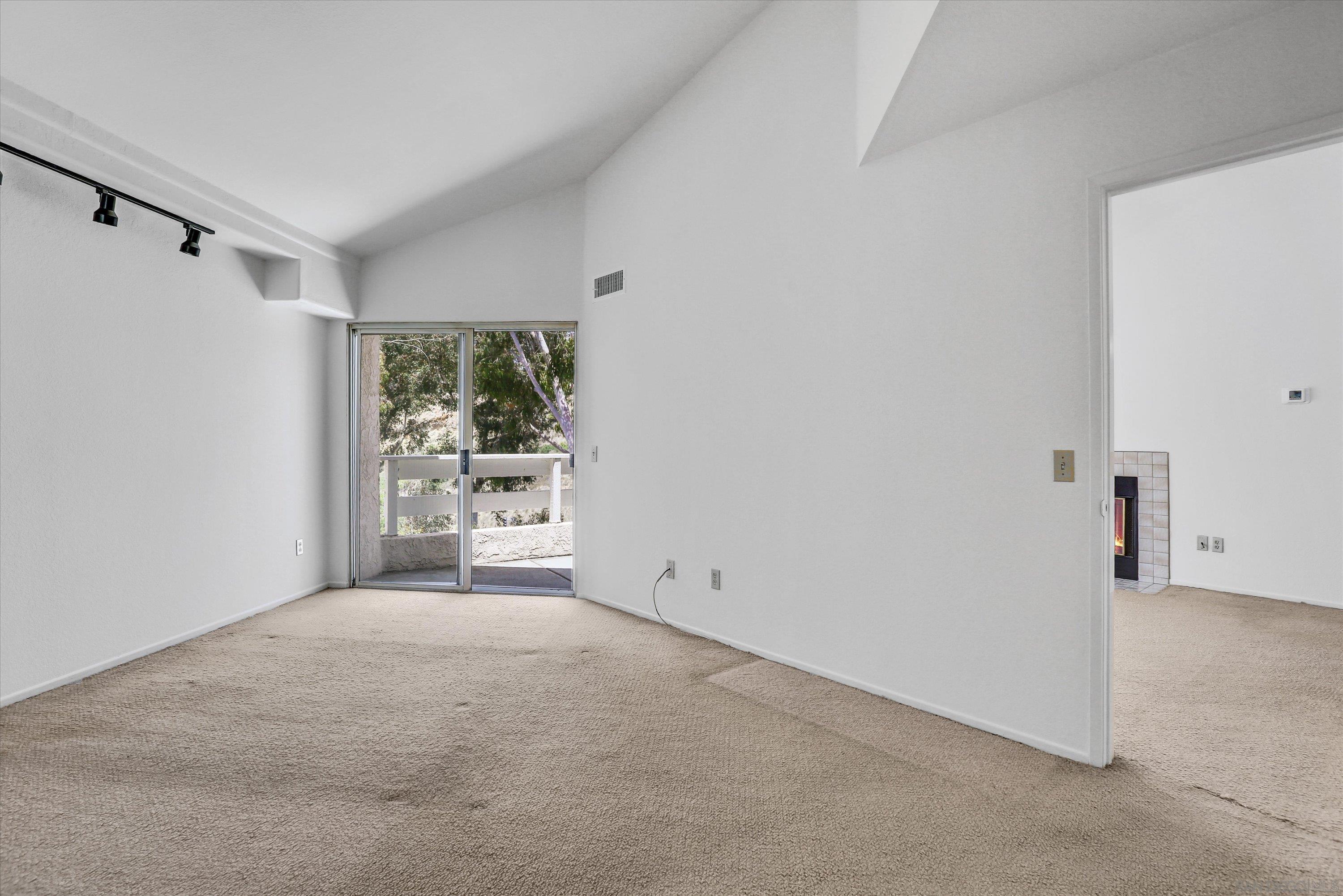7283 Camino Degrazia 15
