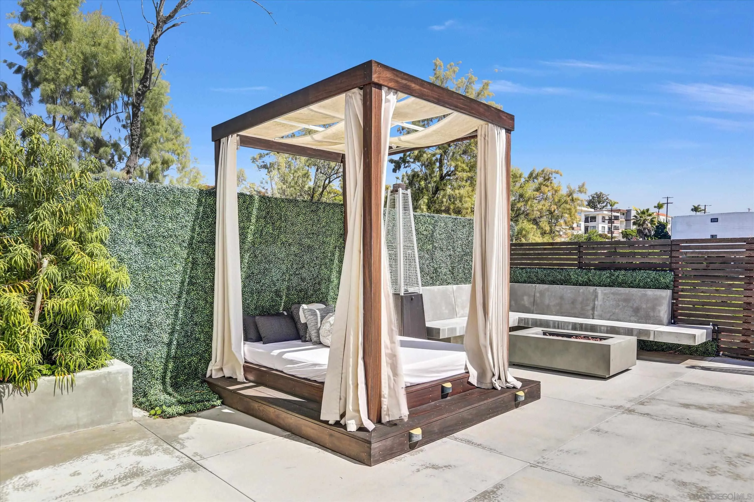 San Diego, California 92110, United States, 3 Bedrooms Bedrooms, ,4 BathroomsBathrooms,Residential,Active,91923