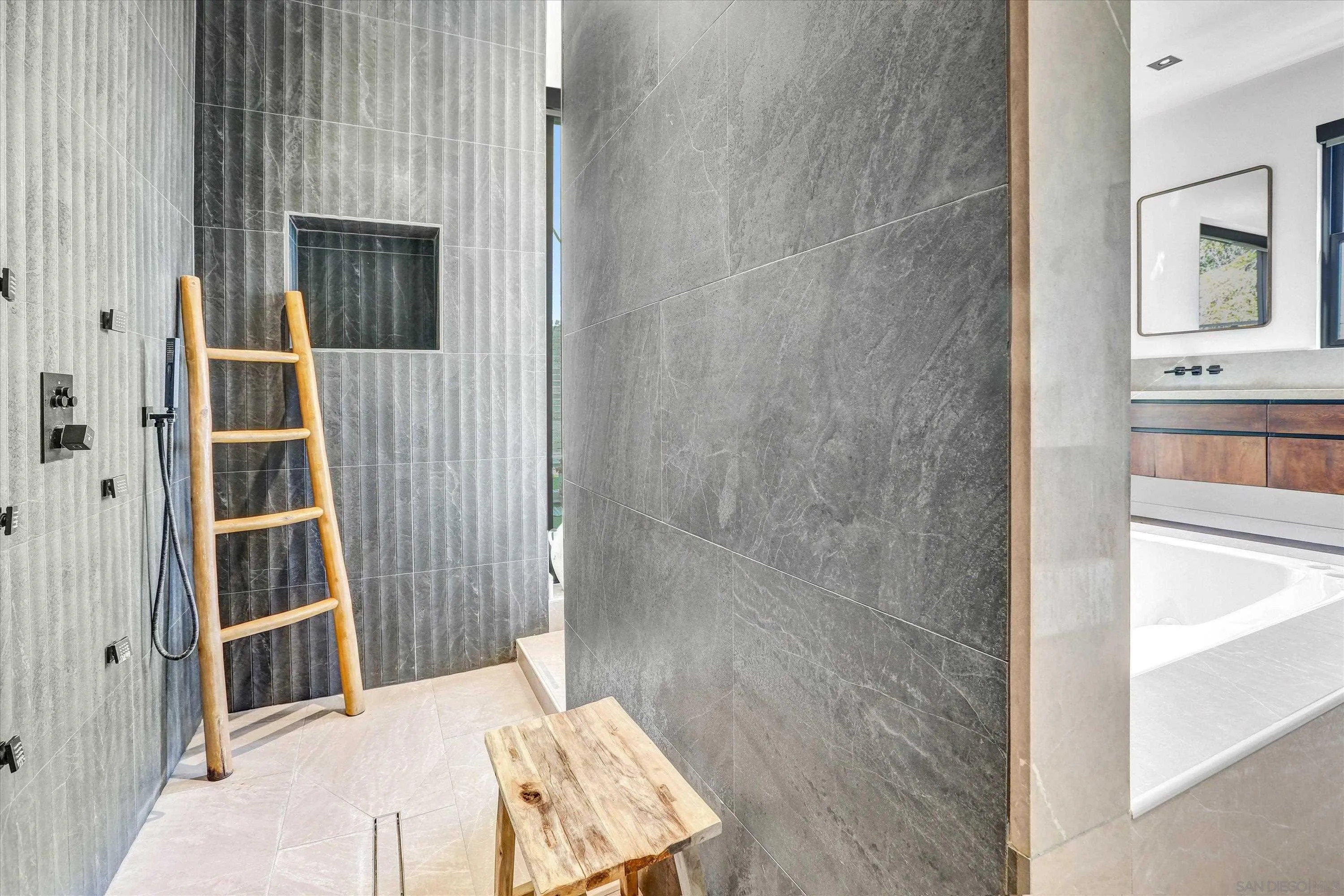 San Diego, California 92110, United States, 3 Bedrooms Bedrooms, ,4 BathroomsBathrooms,Residential,Active,91923