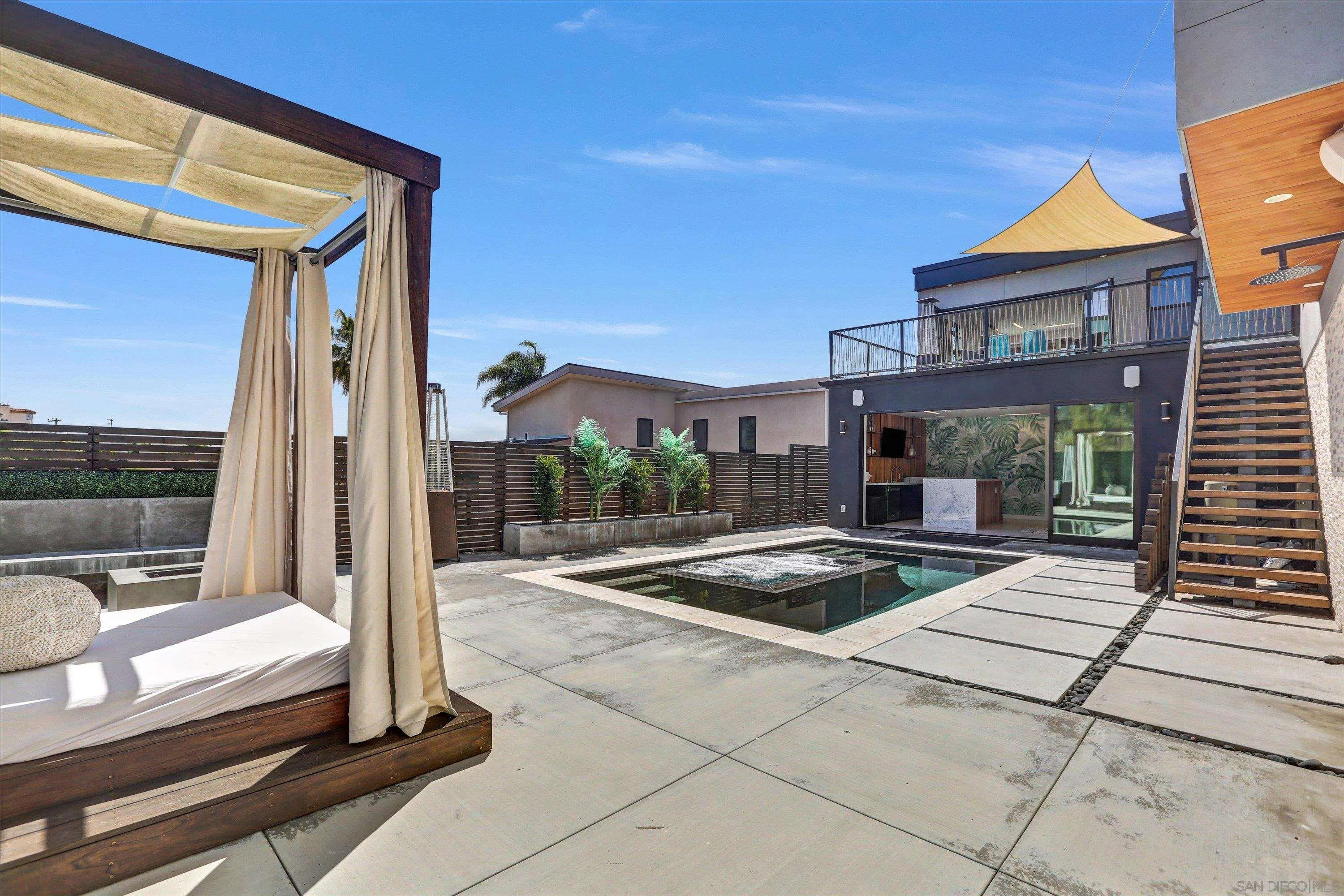 San Diego, California 92110, United States, 3 Bedrooms Bedrooms, ,4 BathroomsBathrooms,Residential,Active,91923