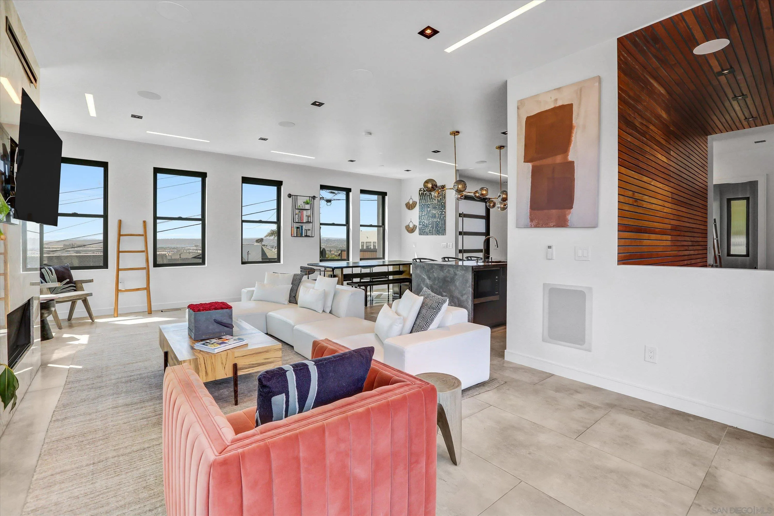 San Diego, California 92110, United States, 3 Bedrooms Bedrooms, ,4 BathroomsBathrooms,Residential,Active,91923